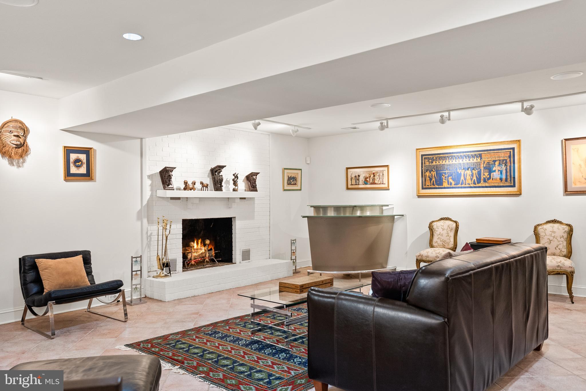 BARCROFT LAKE SHORES - Residential