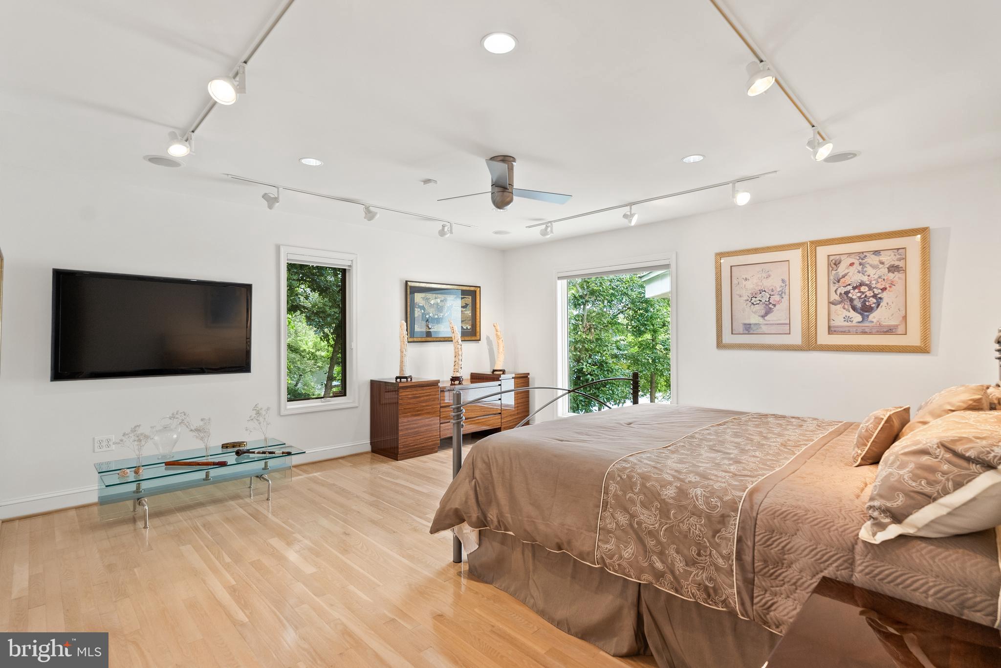 BARCROFT LAKE SHORES - Residential