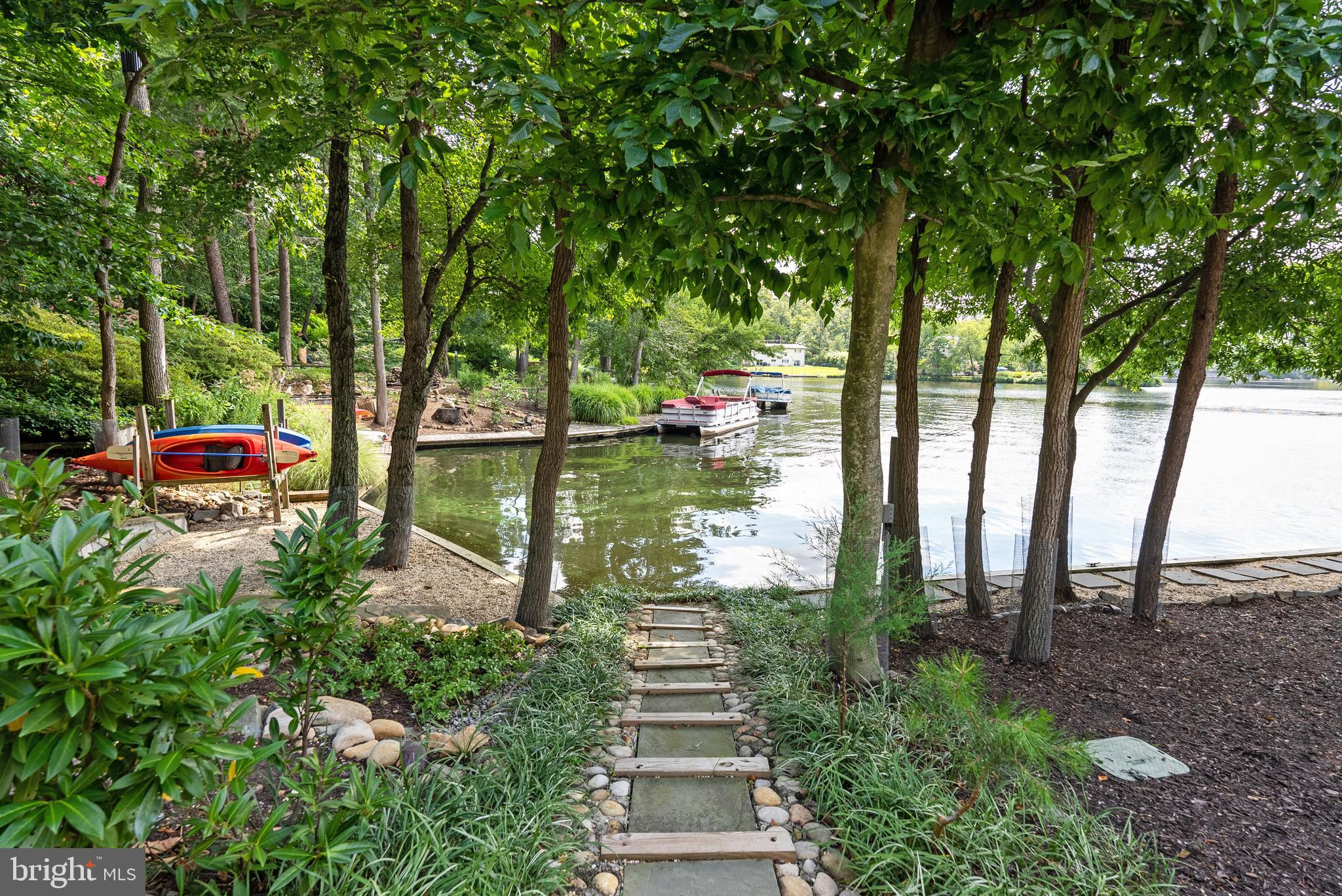 BARCROFT LAKE SHORES - Residential