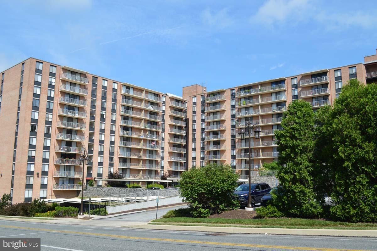 Move right in to this peaceful one bedroom flat located at the Strath Haven Condos. Upon entering you will be greeted with the stunning recently renovated eat-in kitchen. The living room has been freshly painted with a soft neutral carpet found throughout. The dining area is large enough for a formal dining set to enjoy your meals. The unit also includes a balcony to sit on and enjoy your morning coffee, evening drink, and anything in between. This unit also includes a laundry room with recently updated washer and dryer. The bedroom is expansive with a large closet. A full bath with neutral tile and a linen closet completes the unit. The sale will also include are private storage unit: 2nd floor P-21, to help you stay organized. These Storage units are not taxed, and there is no separate condo fee. The location of these condominiums are second to none. They are located only a few blocks from Swarthmore College, and its lovely campus and arboretum. The center of town is also close with its shops, coffee houses and train station to help with travel. Strath Haven Condo residents can enjoy a relaxing lifestyle in a highly sought-after community with outdoor swimming pool, library, bicycle storage, workshop, and van service. ( Virtual Showings only)