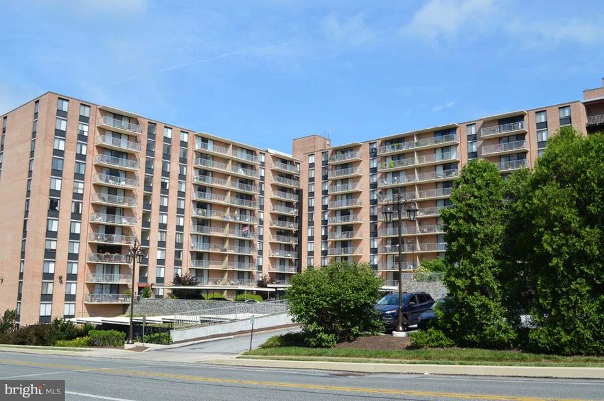 Move right in to this peaceful one bedroom flat located at the Strath Haven Condos. Upon entering you will be greeted with the stunning recently renovated eat-in kitchen. The living room has been freshly painted with a soft neutral carpet found throughout. The dining area is large enough for a formal dining set to enjoy your meals. The unit also includes a balcony to sit on and enjoy your morning coffee, evening drink, and anything in between.  This unit also includes a laundry room with recently updated washer and dryer. The bedroom is expansive with a large closet. A full bath with neutral tile and a linen closet completes the unit.  The sale will also include are private storage unit: 2nd floor P-21, to help you stay organized.  These Storage units are not taxed, and there is no separate condo fee. The location of these condominiums are second to none.  They are located only a few blocks from Swarthmore College, and its lovely campus and arboretum.  The center of town is also close with its shops, coffee houses and train station to help with travel.  Strath Haven Condo residents can enjoy a relaxing lifestyle in a highly sought-after community with outdoor swimming pool, library, bicycle storage, workshop, and van service.  ( Virtual Showings only)