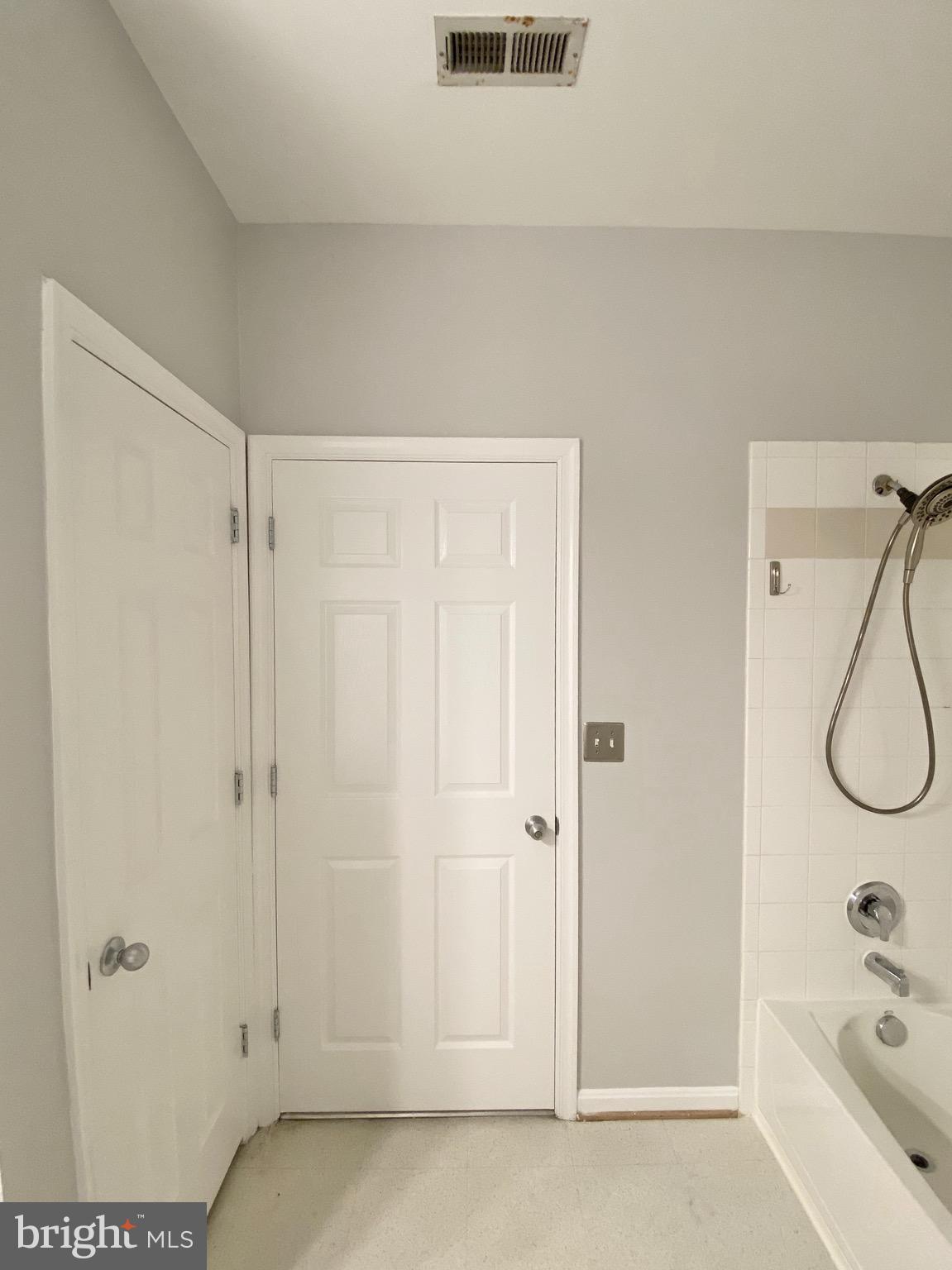 EXCHANGE AT VAN DORN - Residential Lease