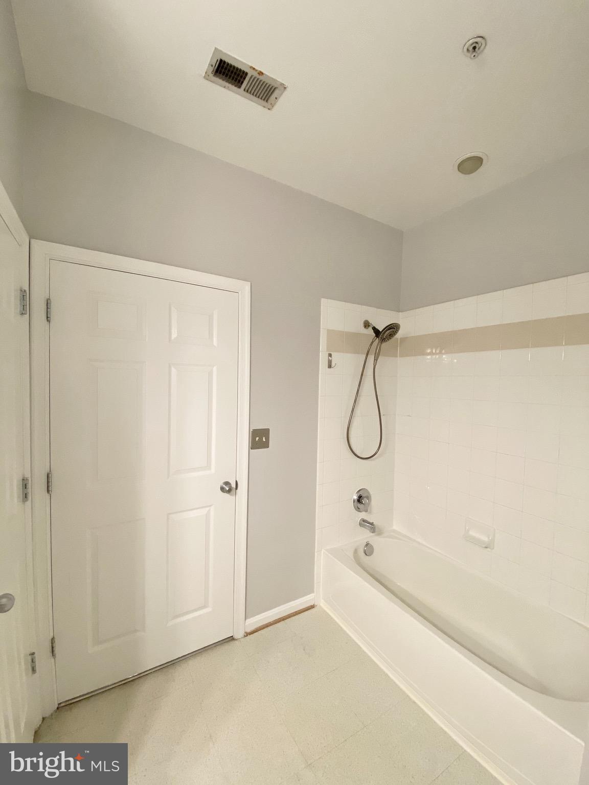 EXCHANGE AT VAN DORN - Residential Lease