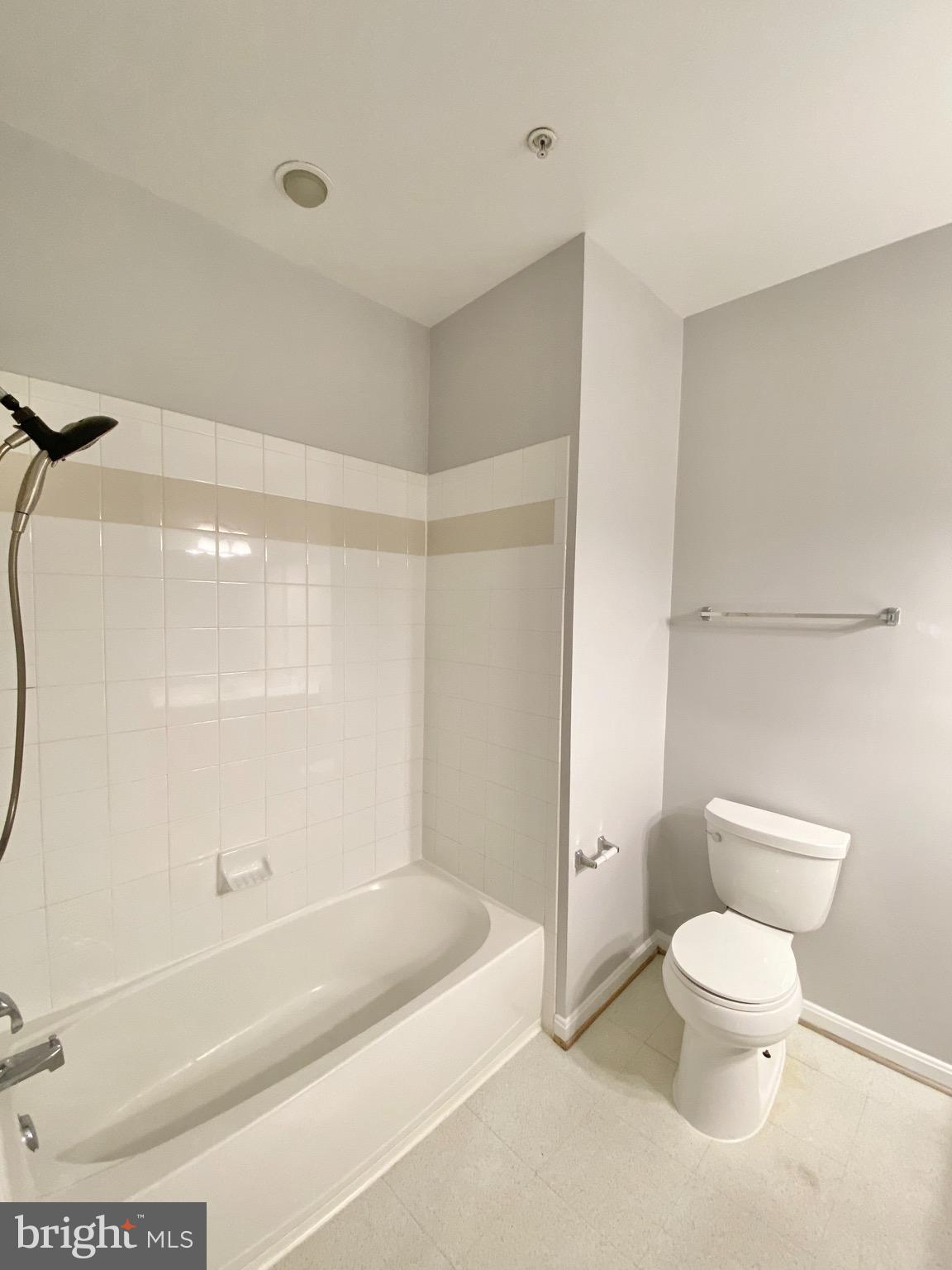 EXCHANGE AT VAN DORN - Residential Lease