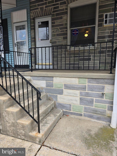 Townhouse For Sale - 424 W Windsor Street<br/> READING, PA 19601