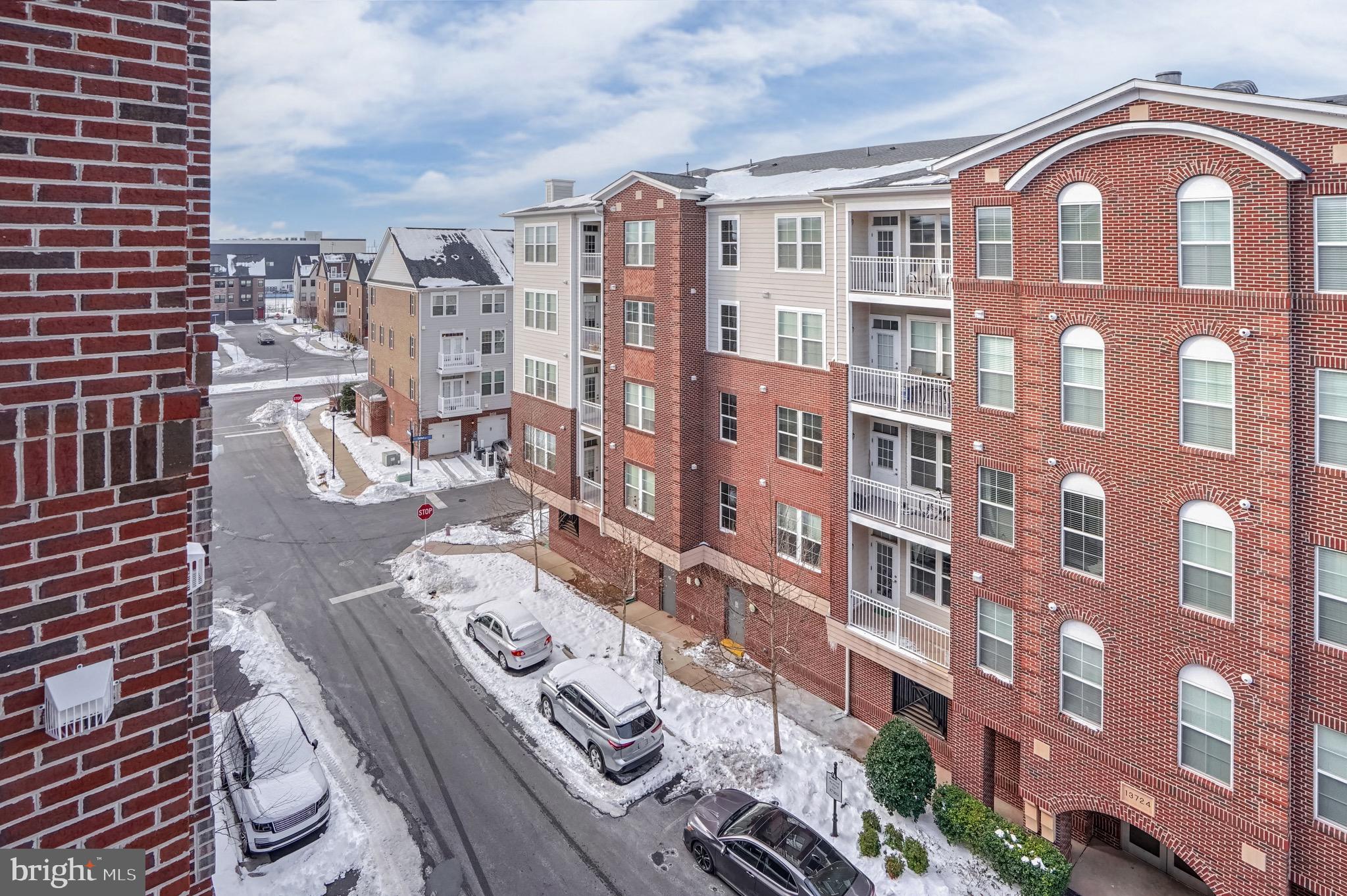 DISCOVERY SQUARE - Residential