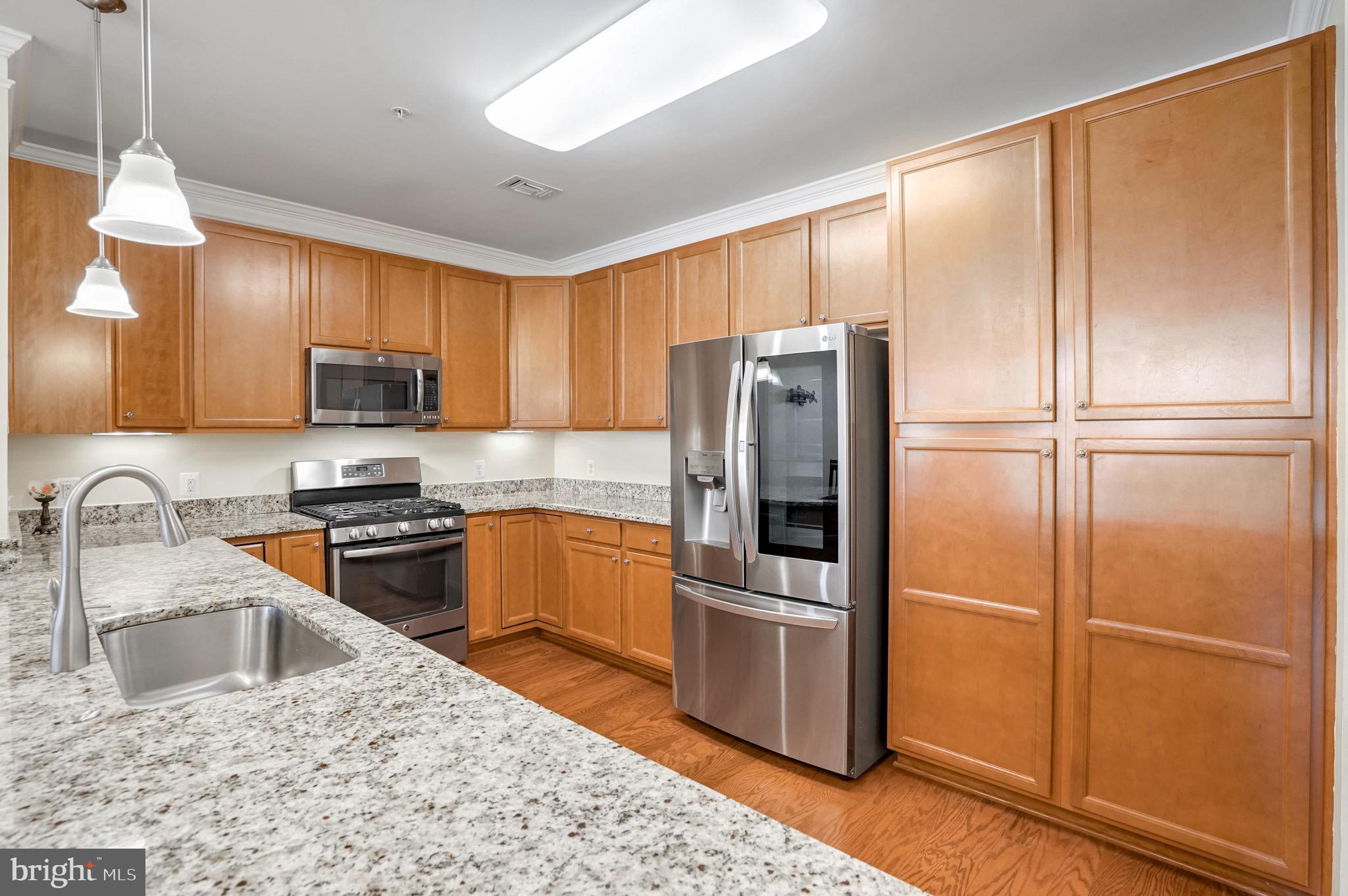 DISCOVERY SQUARE - Residential