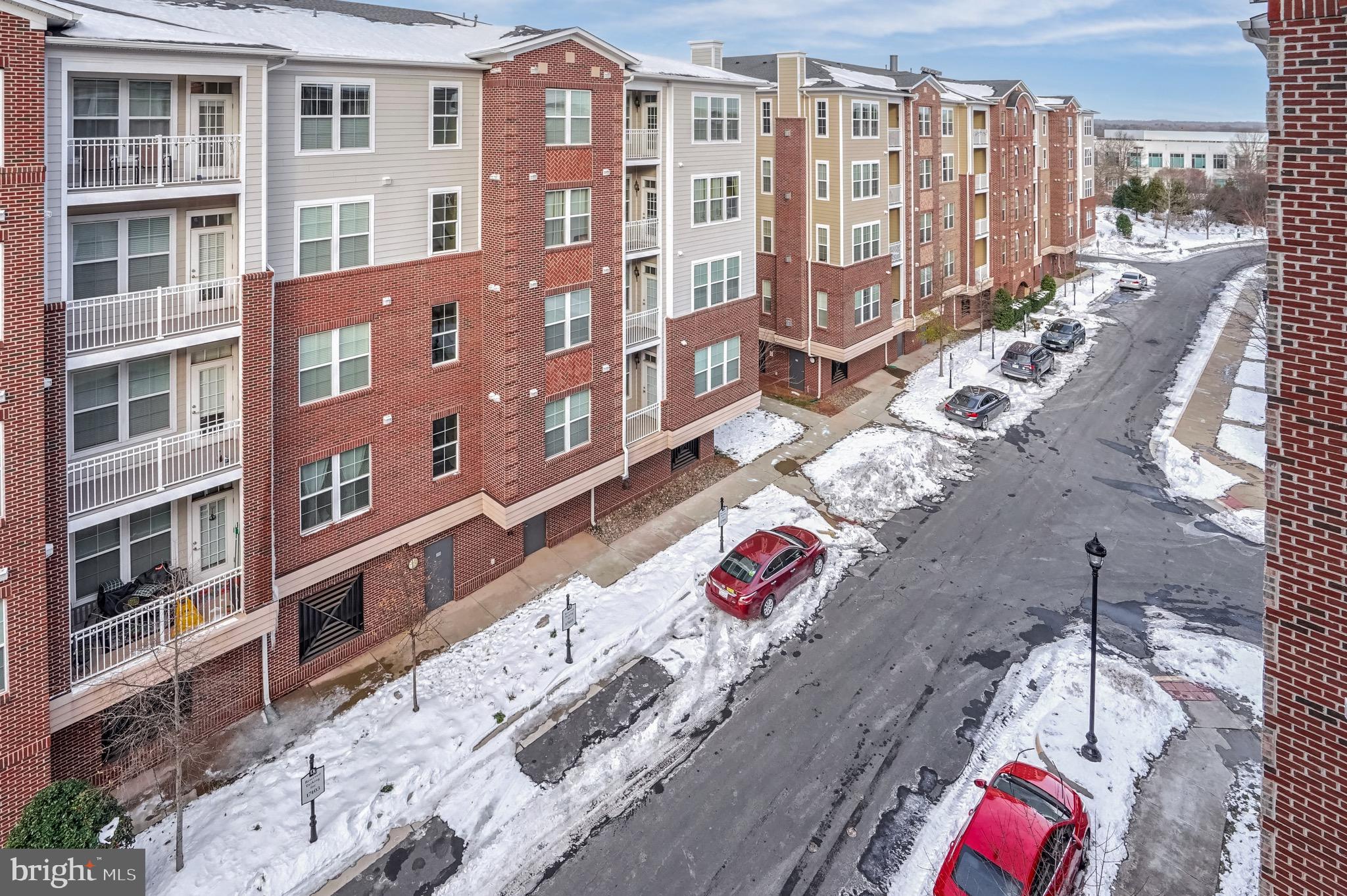 DISCOVERY SQUARE - Residential