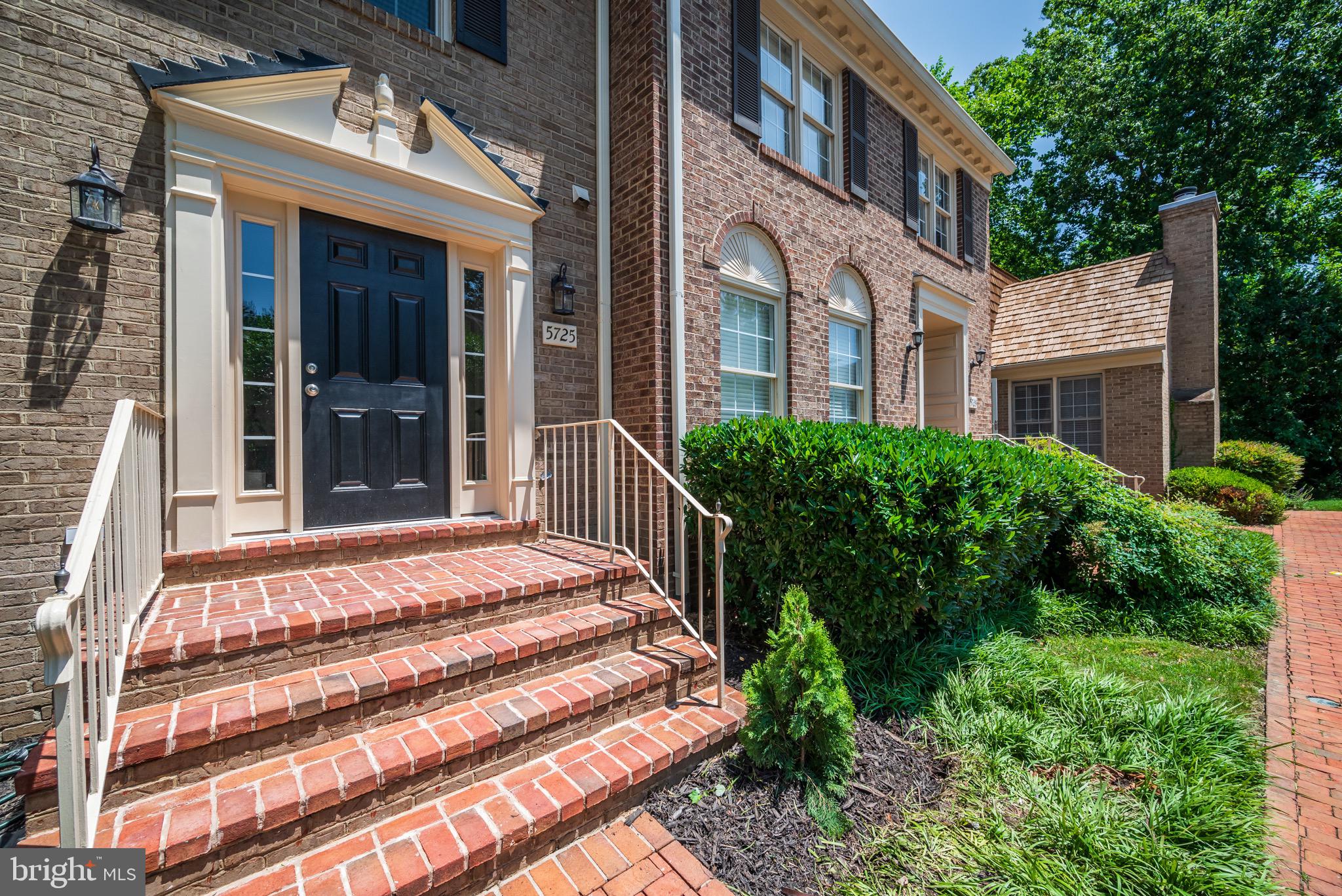 5725 BREWER HOUSE CIRCLE