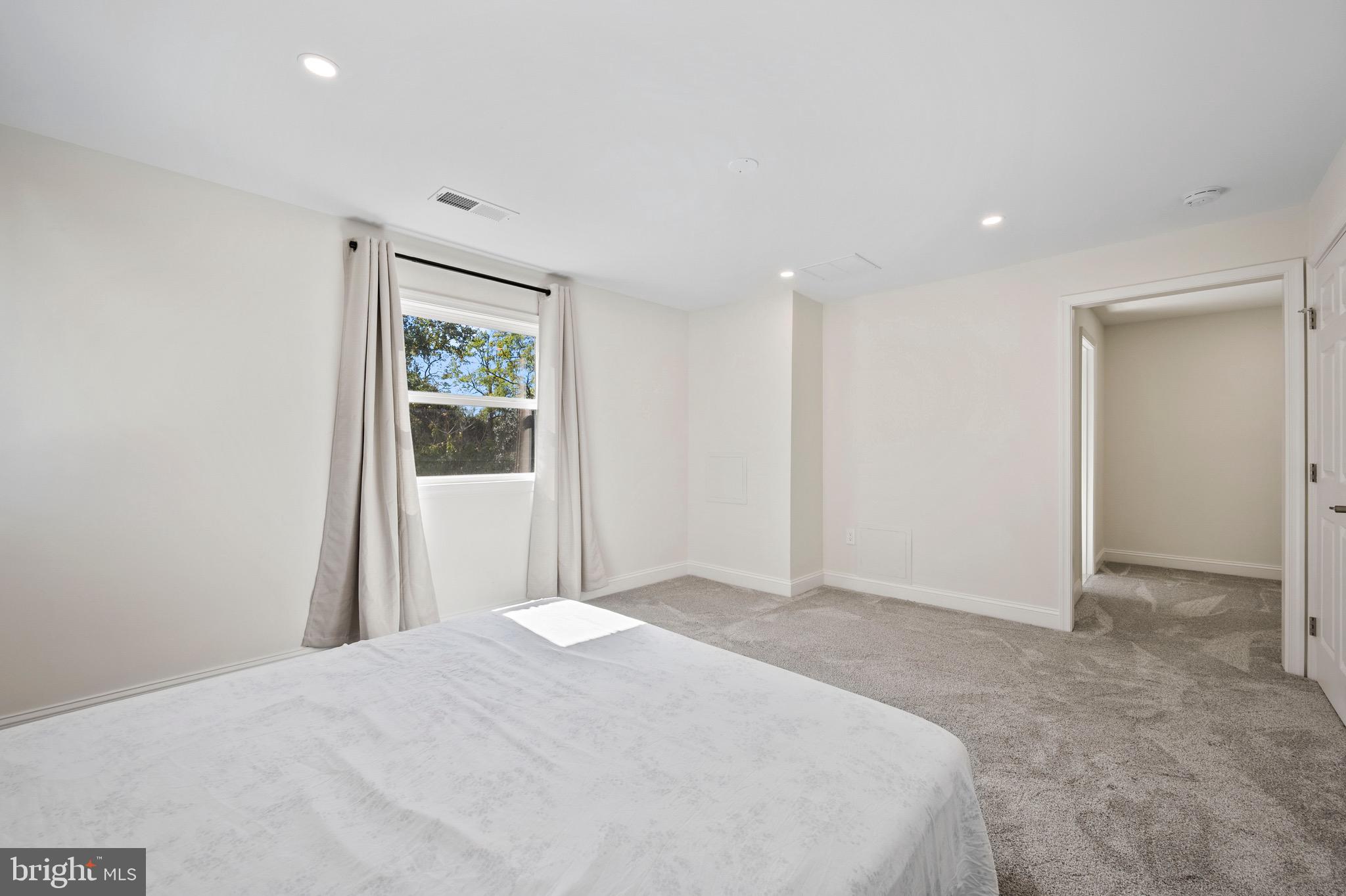 SILVER SPRING - Residential Lease