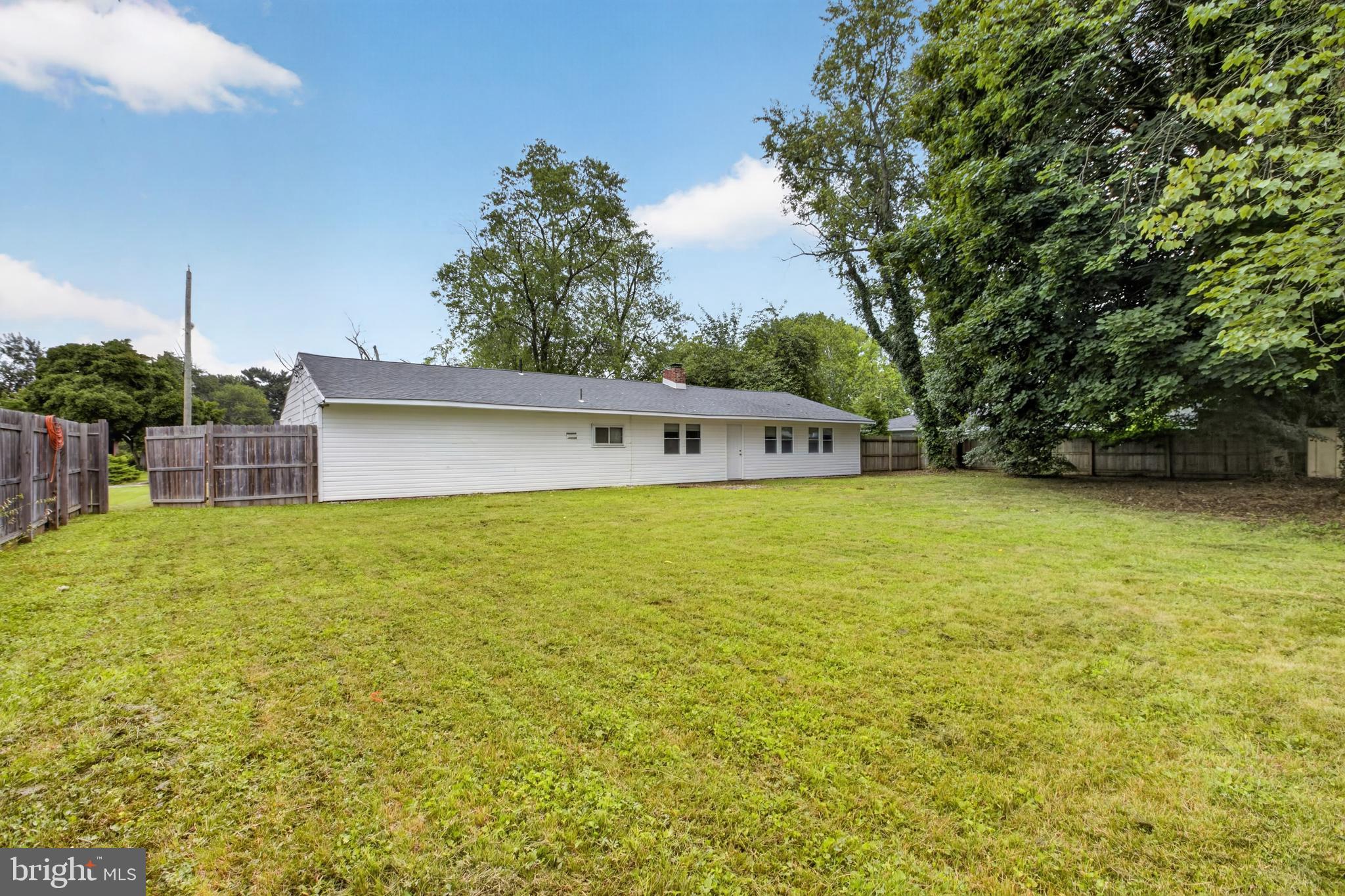 4 KNICKERBOCKER DRIVE