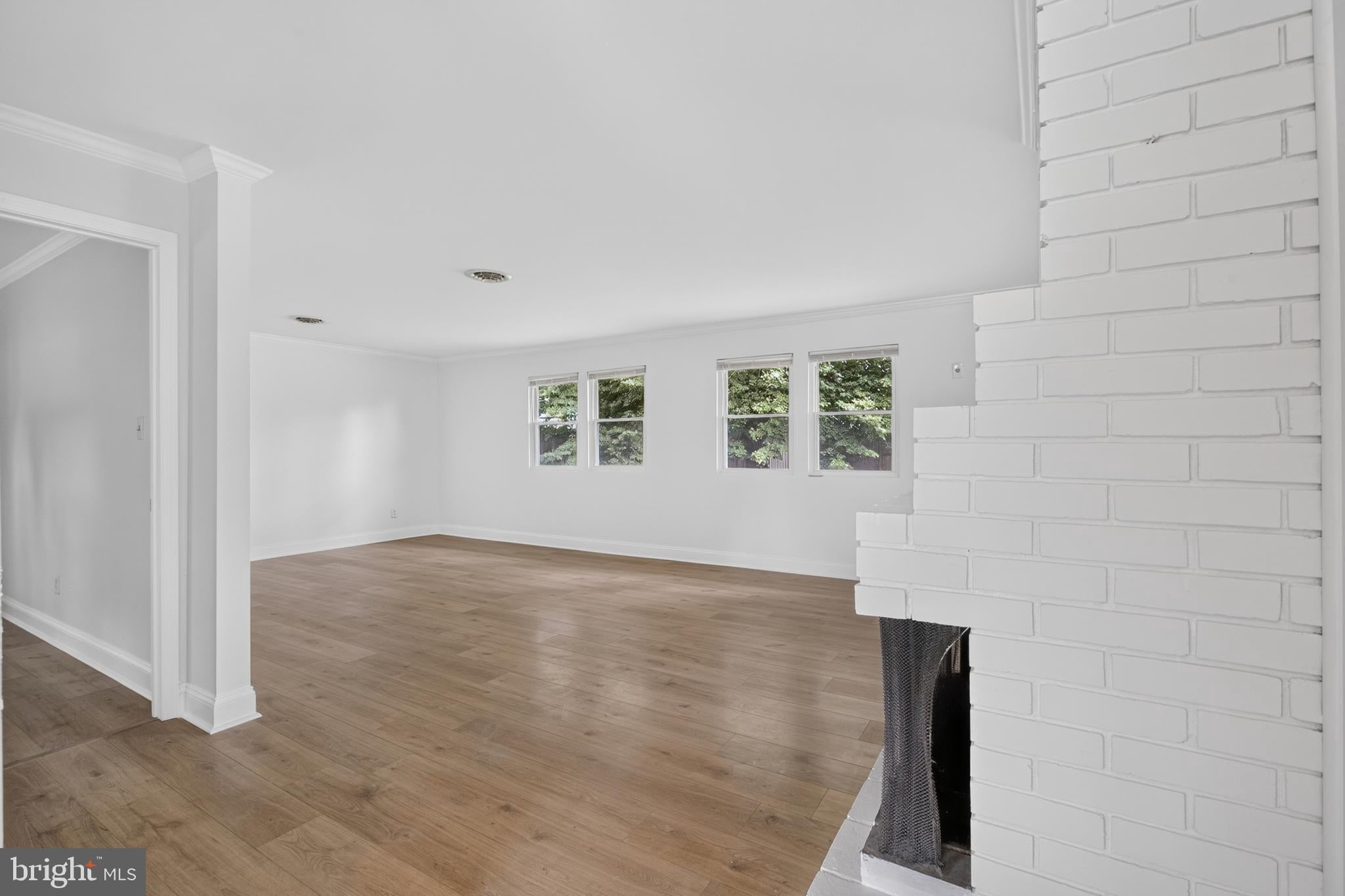 4 KNICKERBOCKER DRIVE