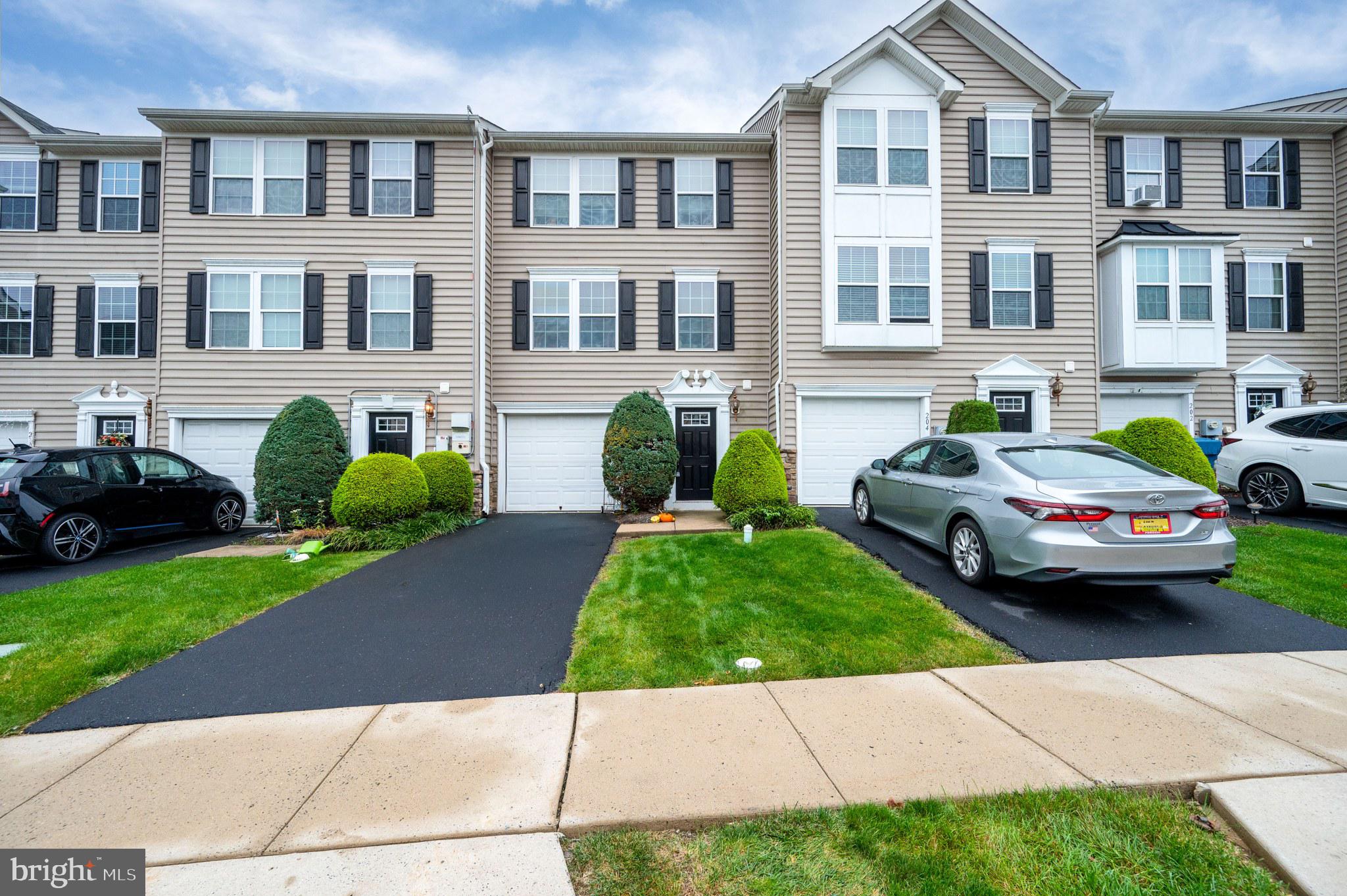 206 SUSAN CIRCLE