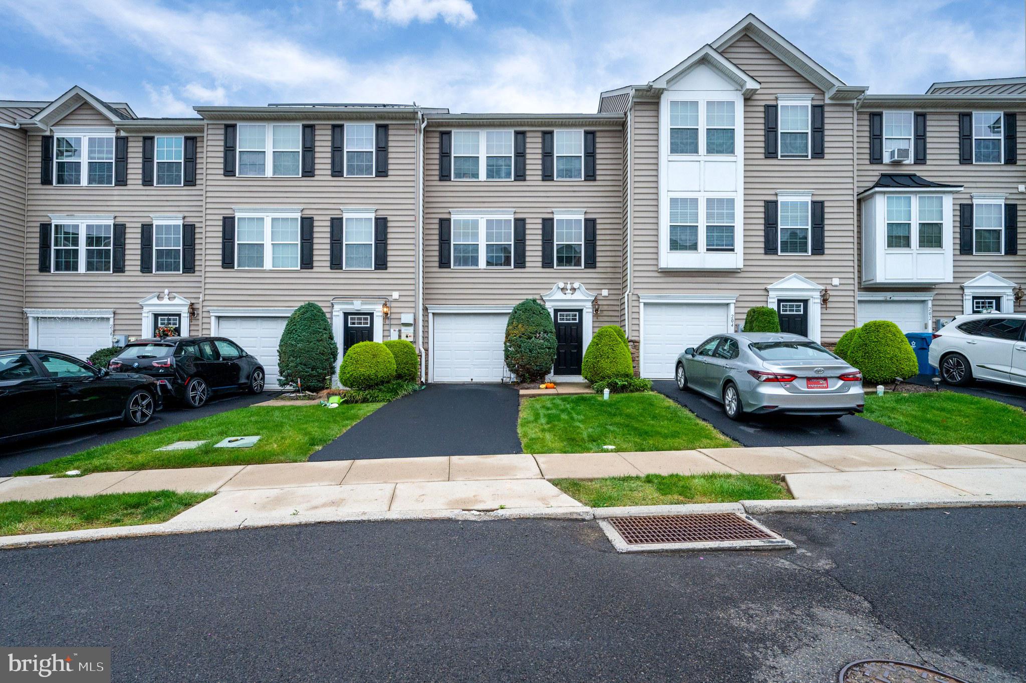 206 SUSAN CIRCLE