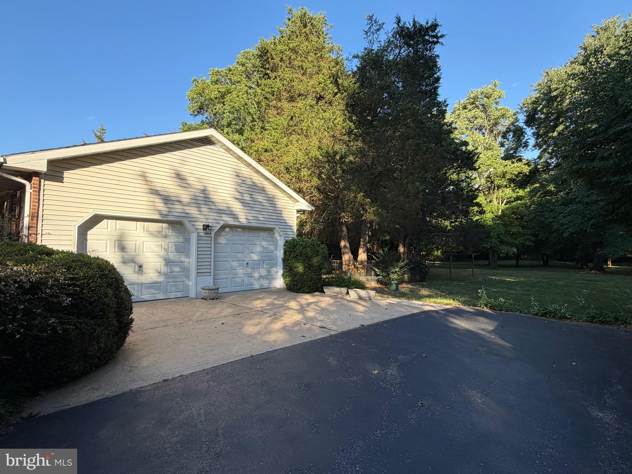 1324 WALNUT SHADE ROAD
