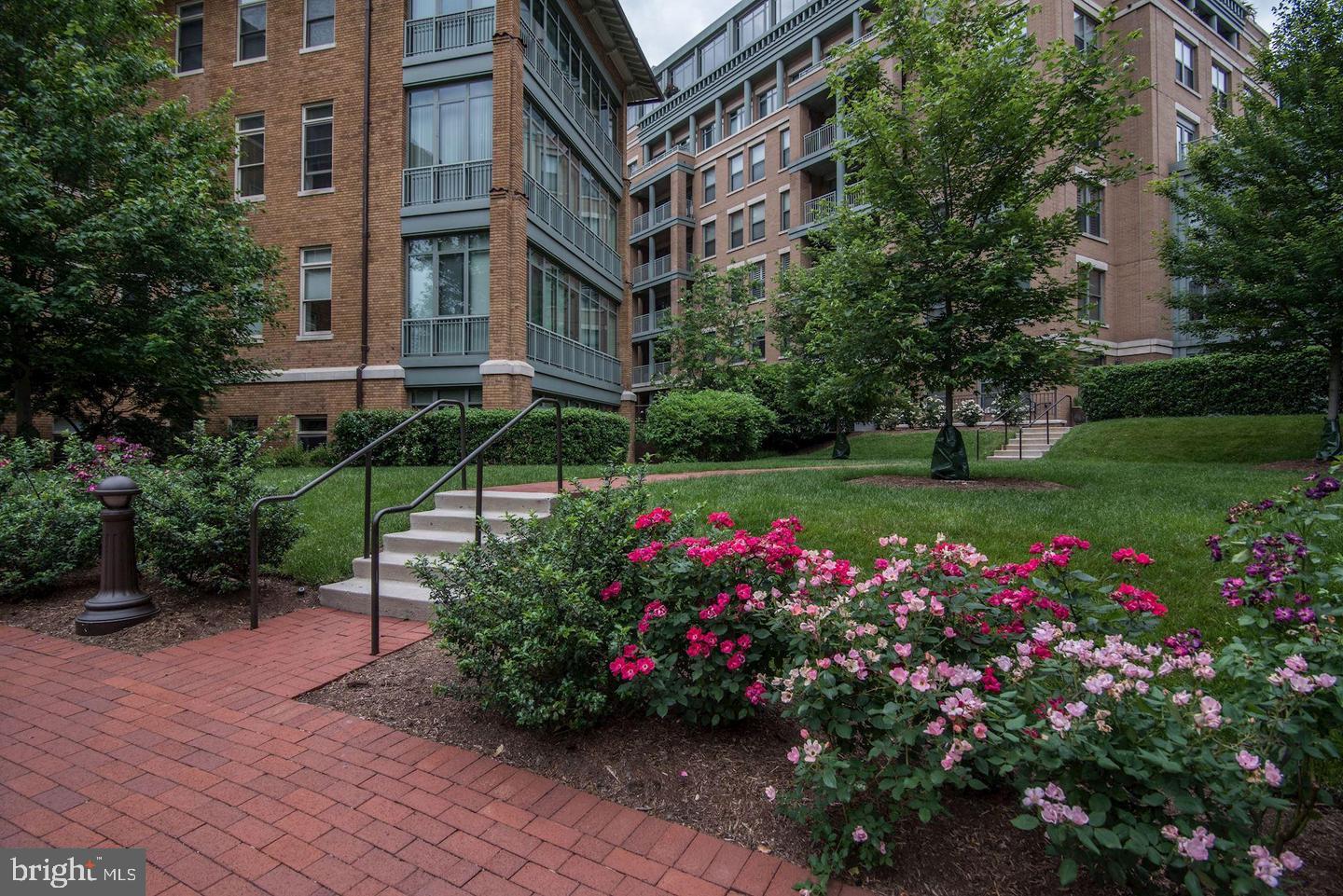 WEST END - Residential
