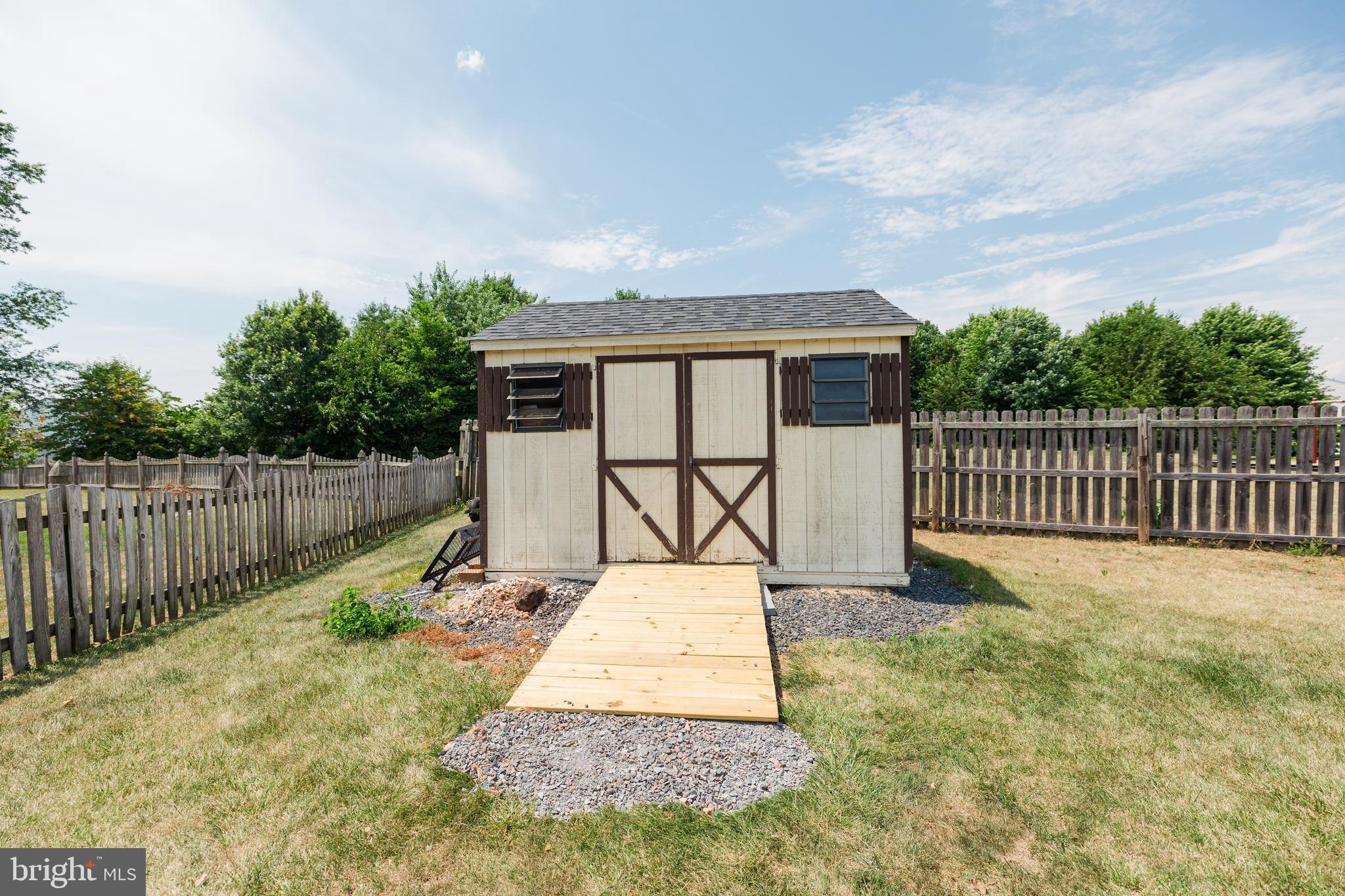 MEADOWBROOK - Residential