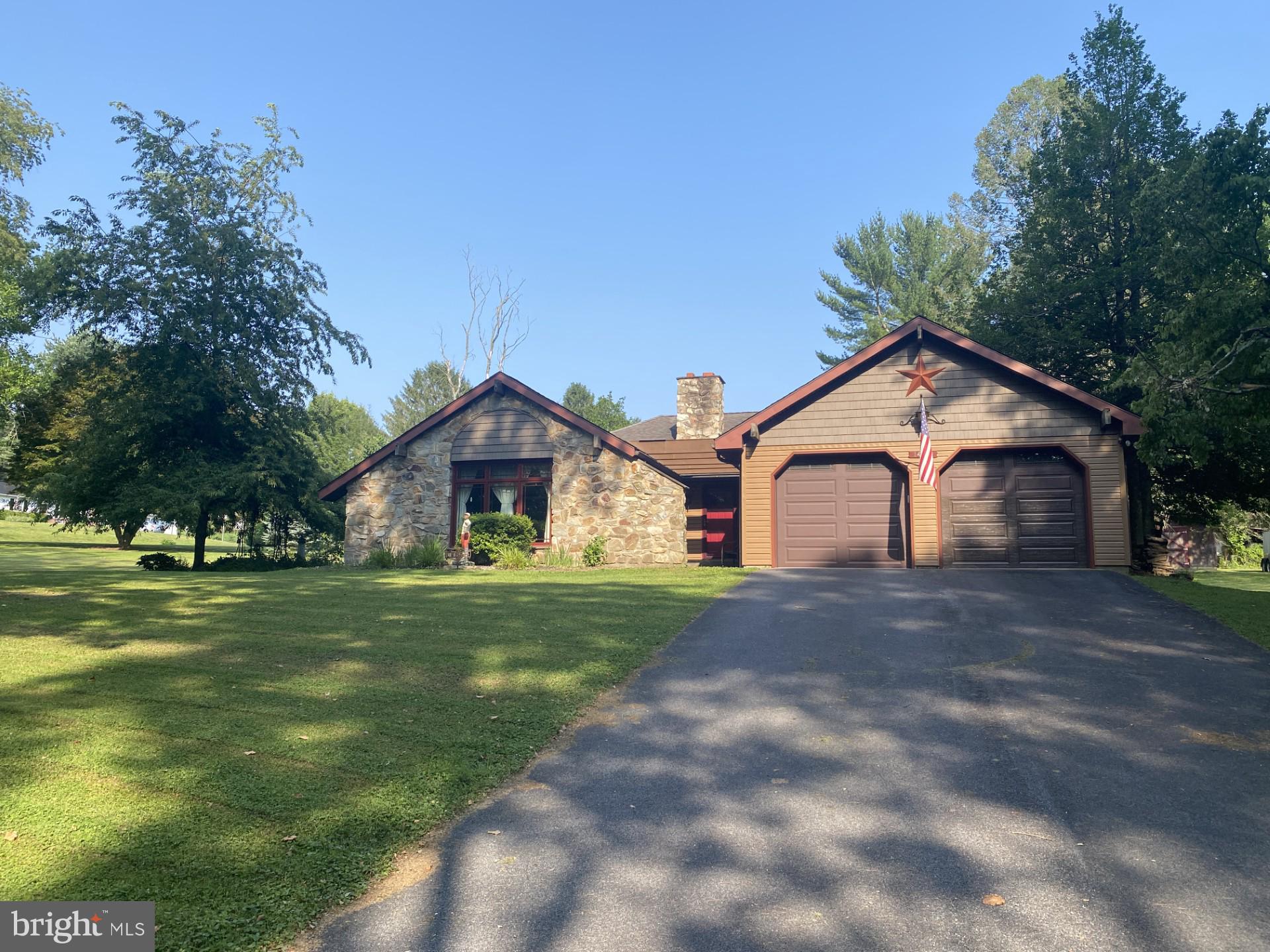 1429 CRESTMONT DRIVE
