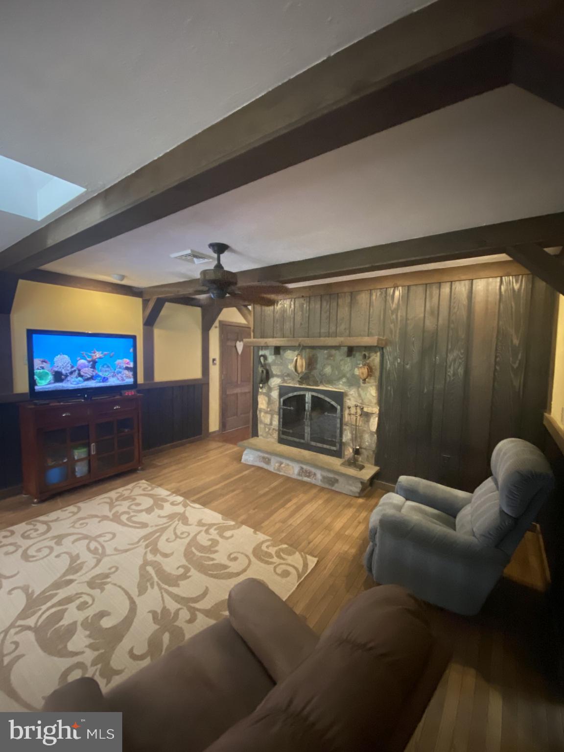 1429 CRESTMONT DRIVE