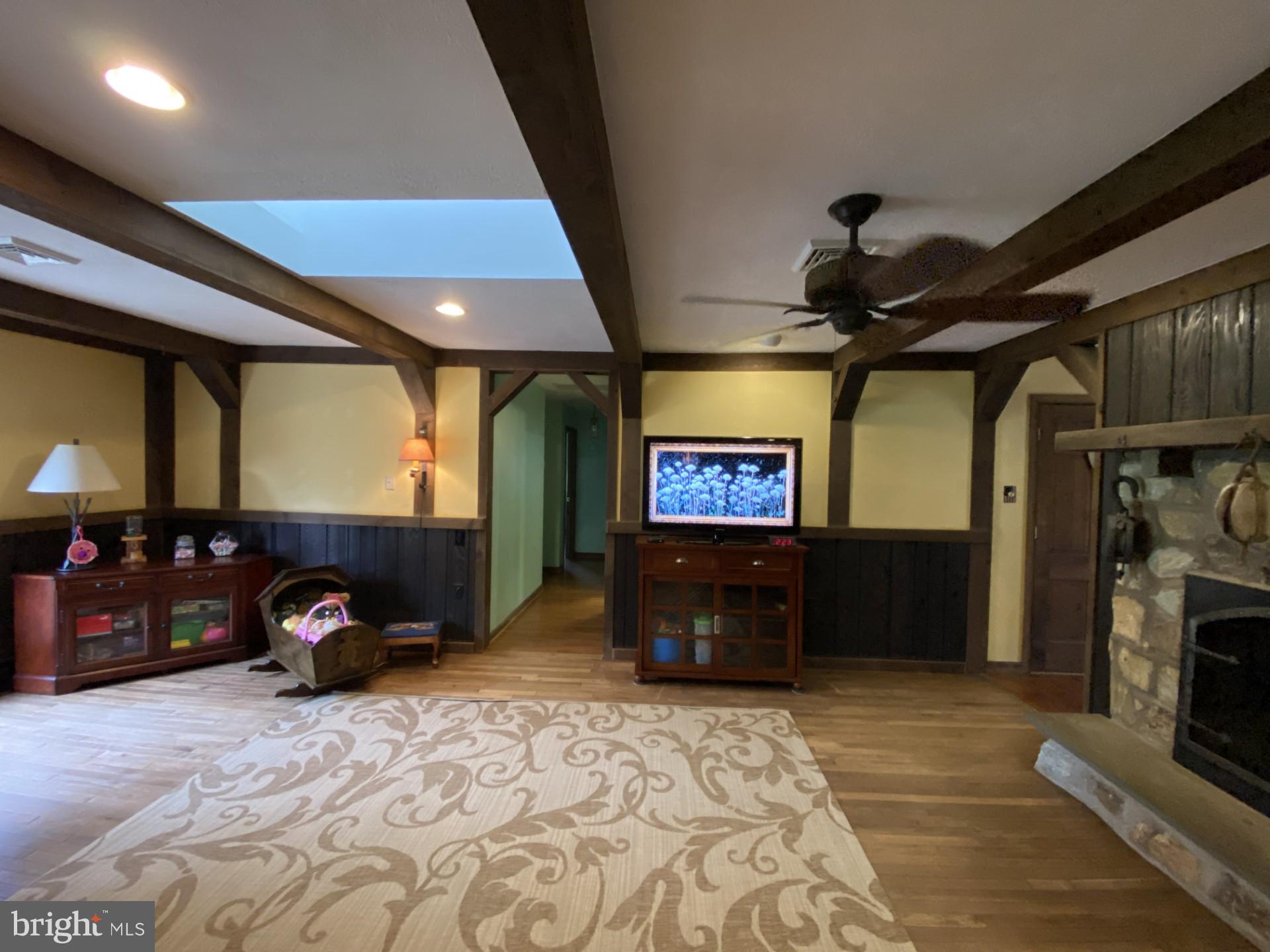 1429 CRESTMONT DRIVE