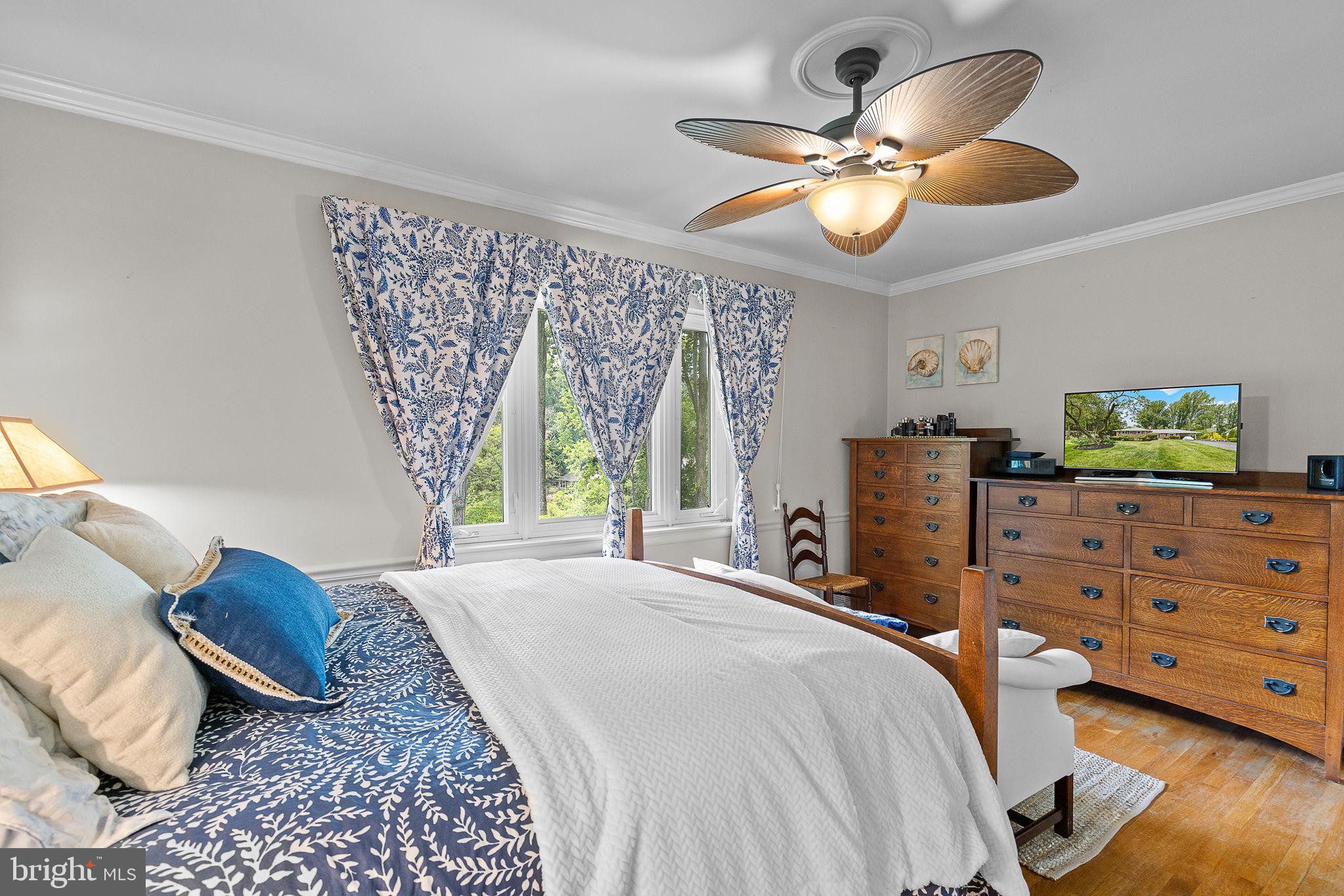 LAKE BARCROFT - Residential