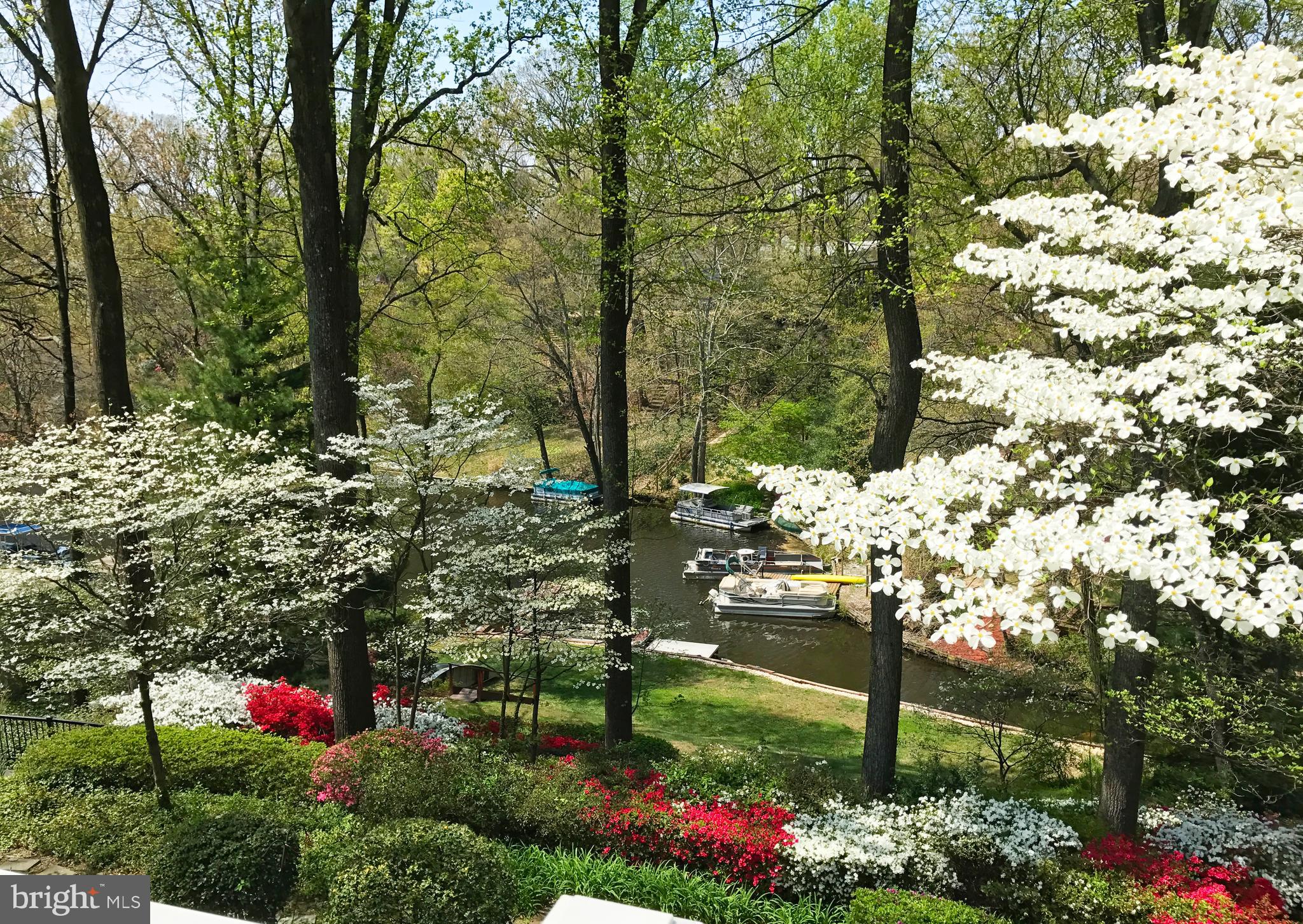 LAKE BARCROFT - Residential