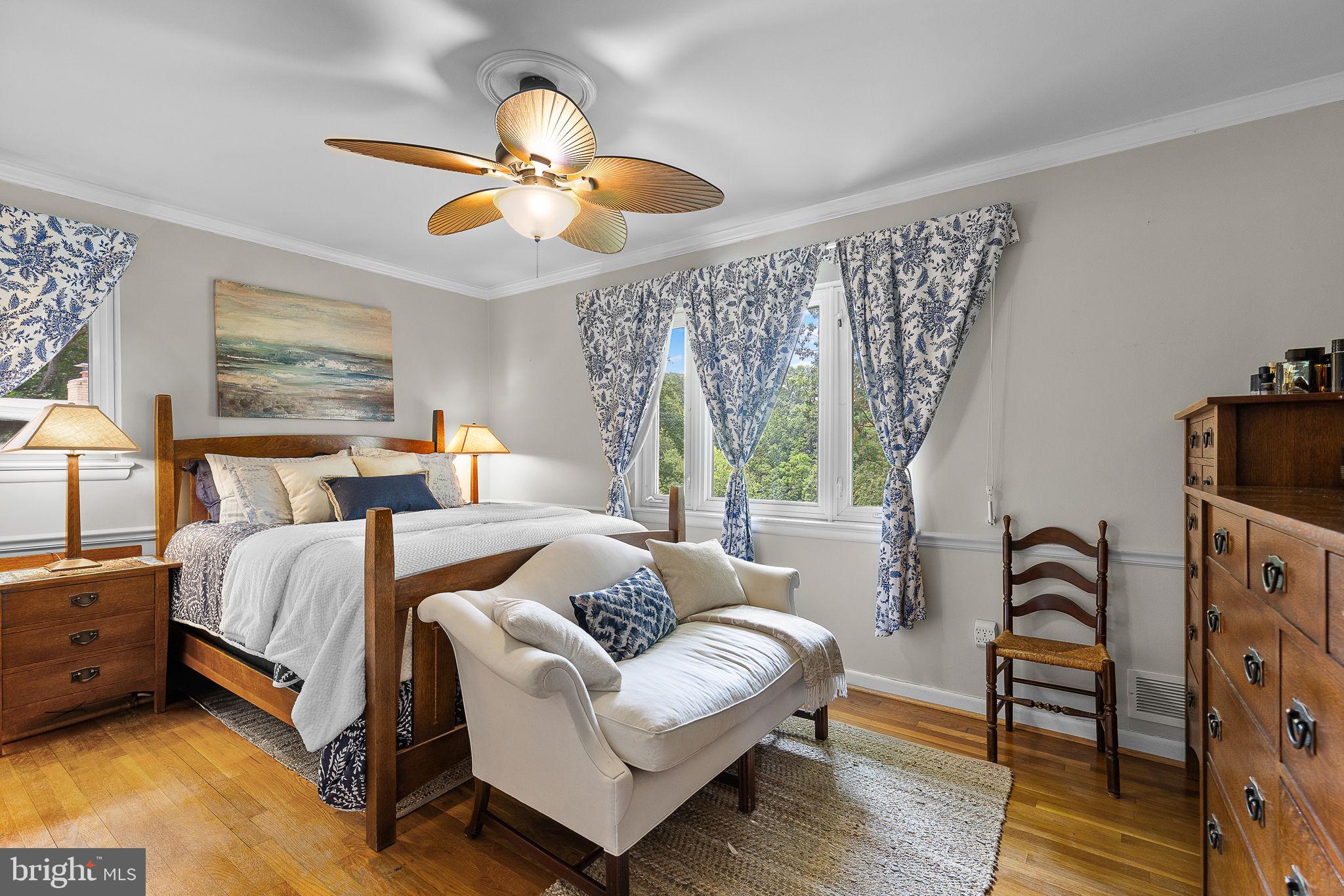 LAKE BARCROFT - Residential