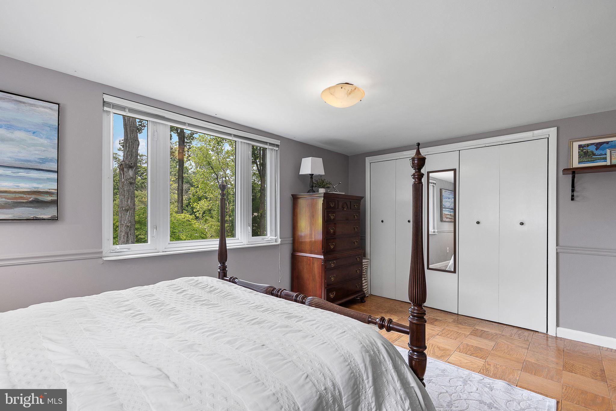 LAKE BARCROFT - Residential