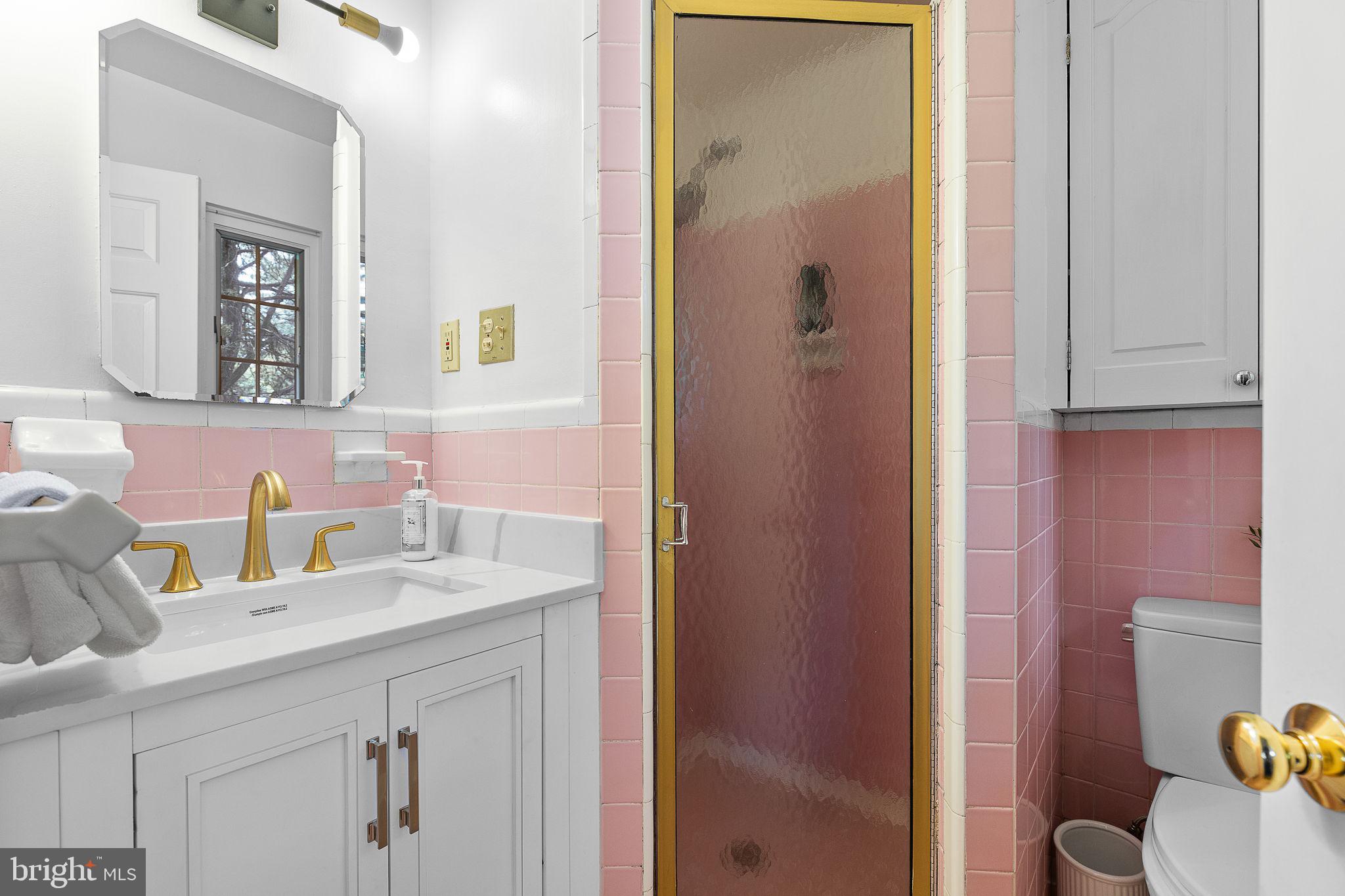 LAKE BARCROFT - Residential