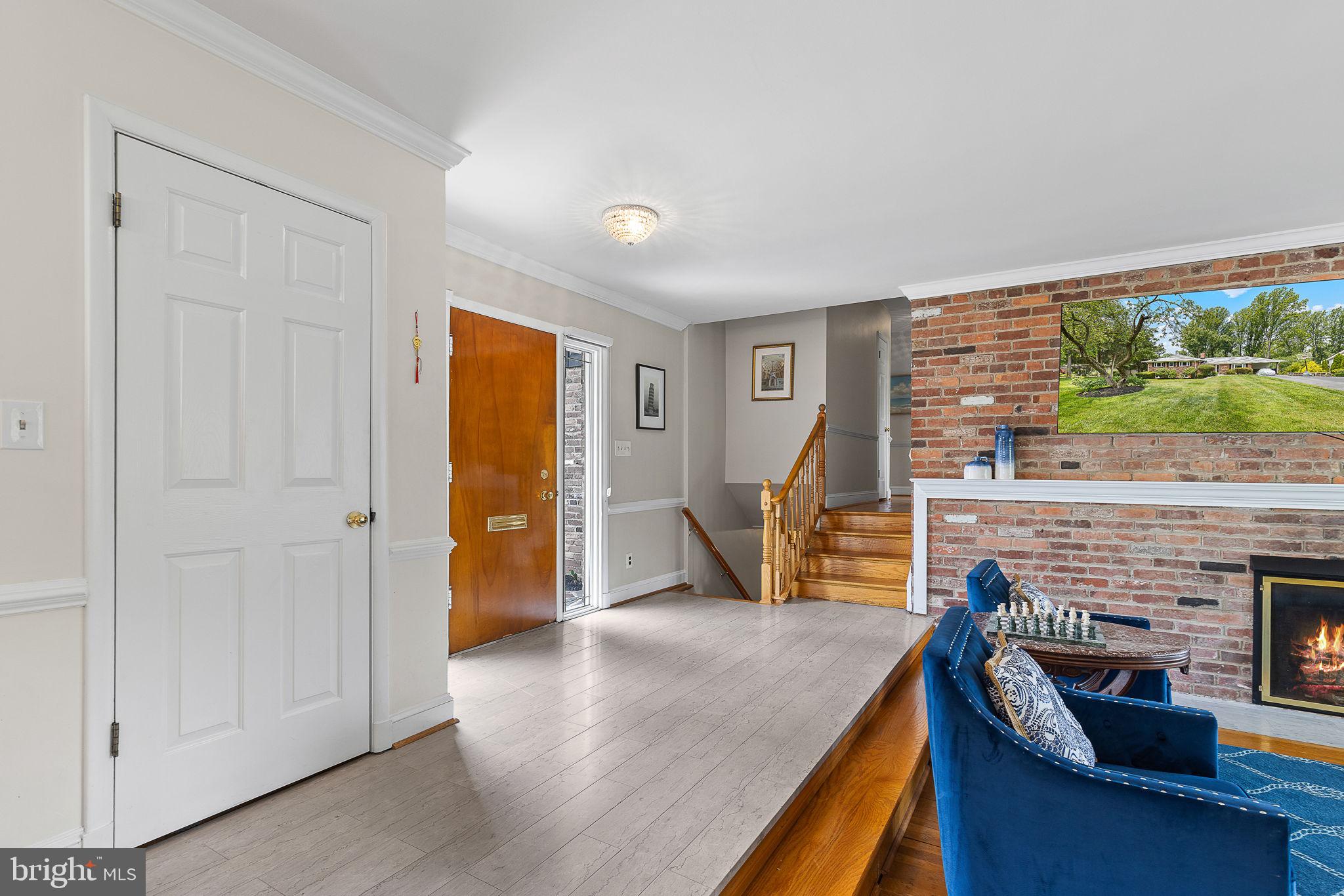 LAKE BARCROFT - Residential