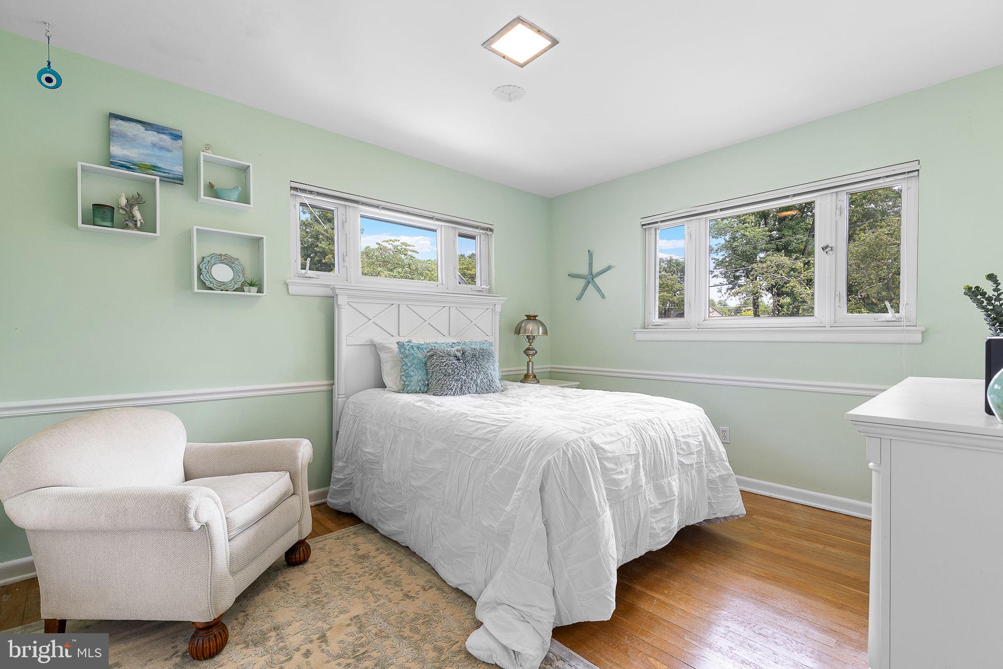 LAKE BARCROFT - Residential