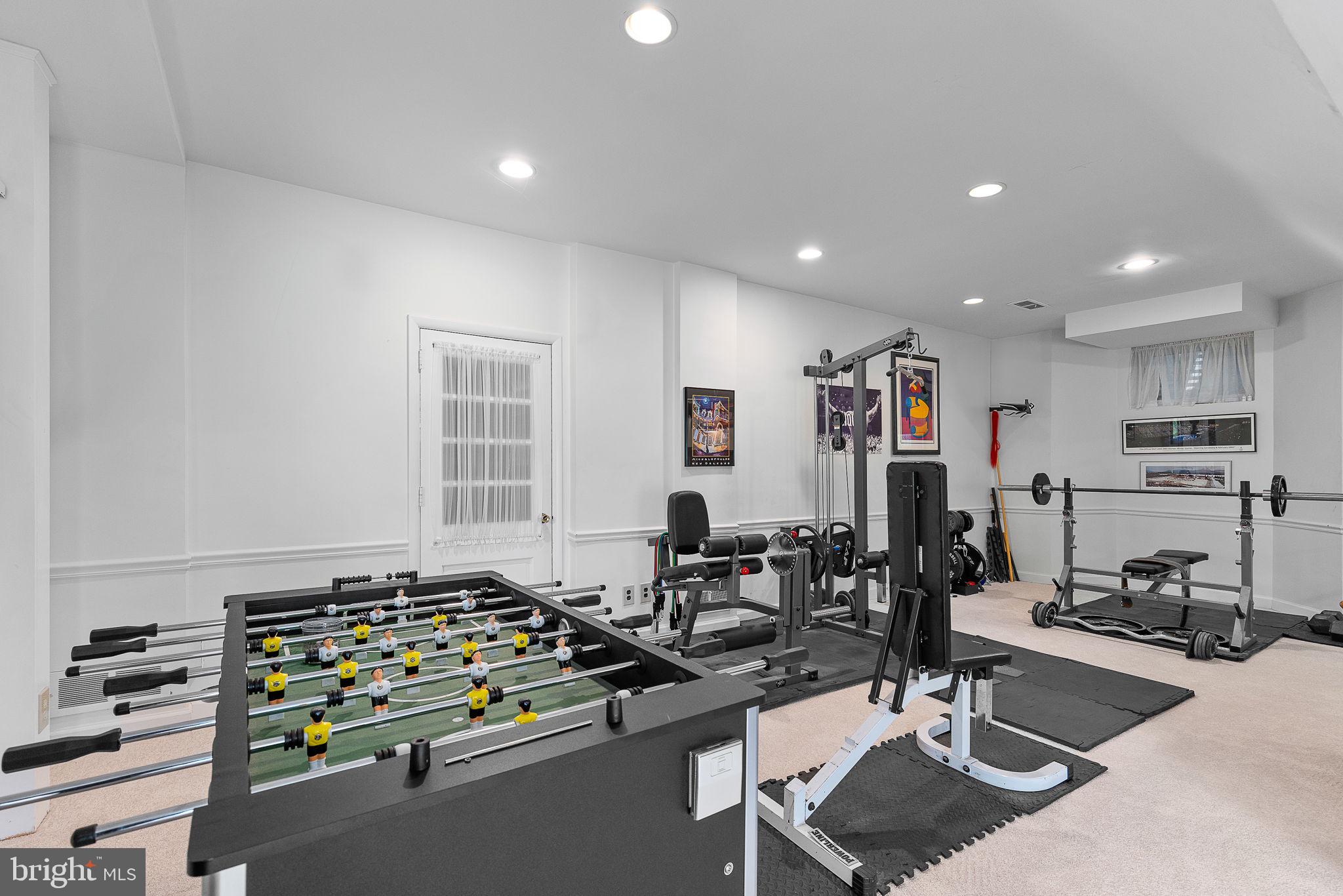 LAKE BARCROFT - Residential