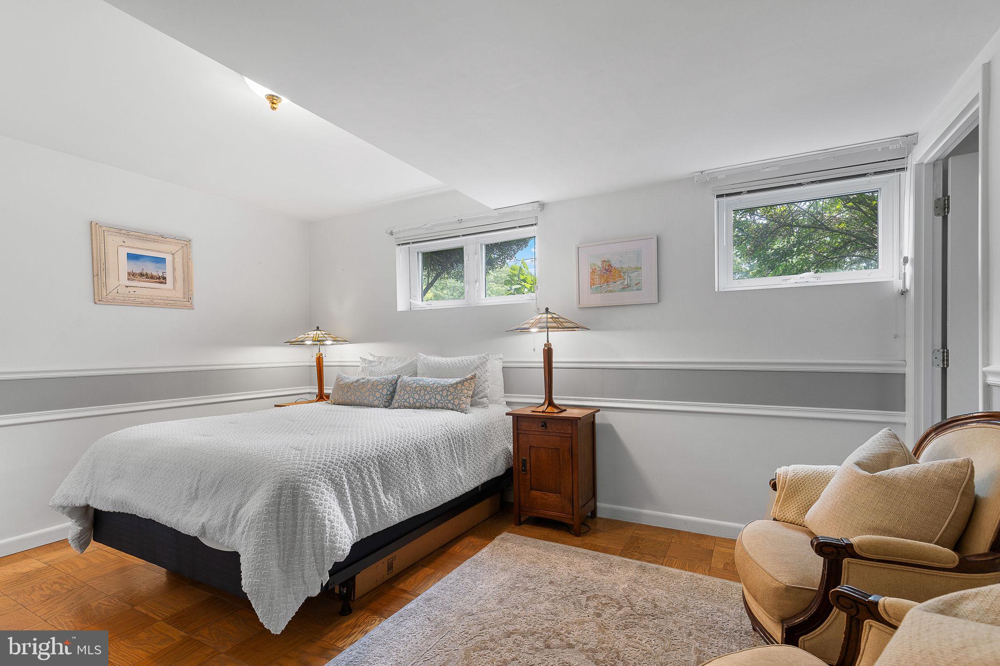 LAKE BARCROFT - Residential