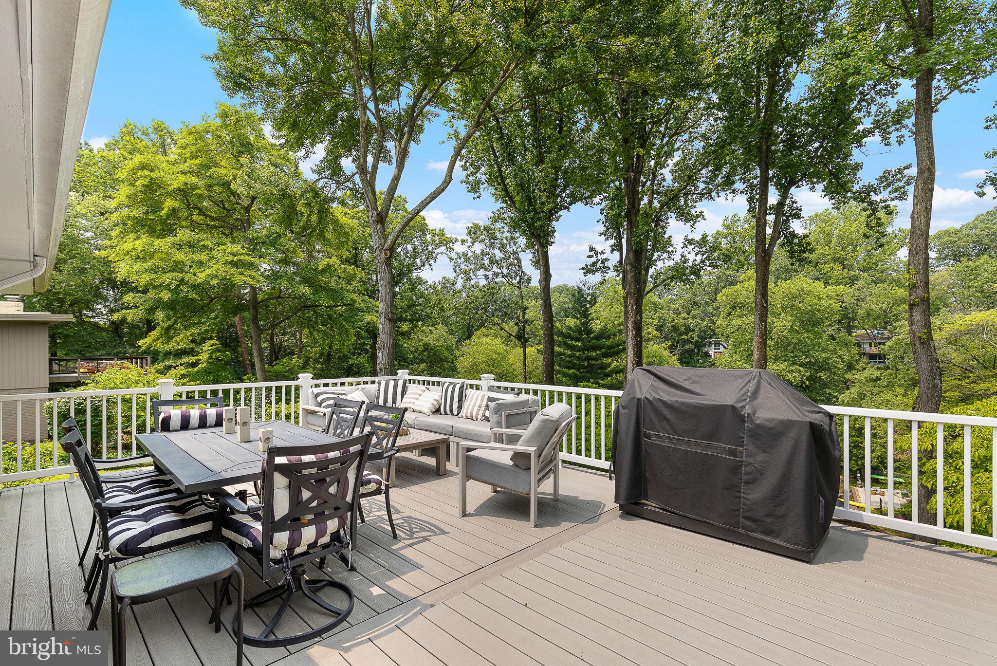 LAKE BARCROFT - Residential