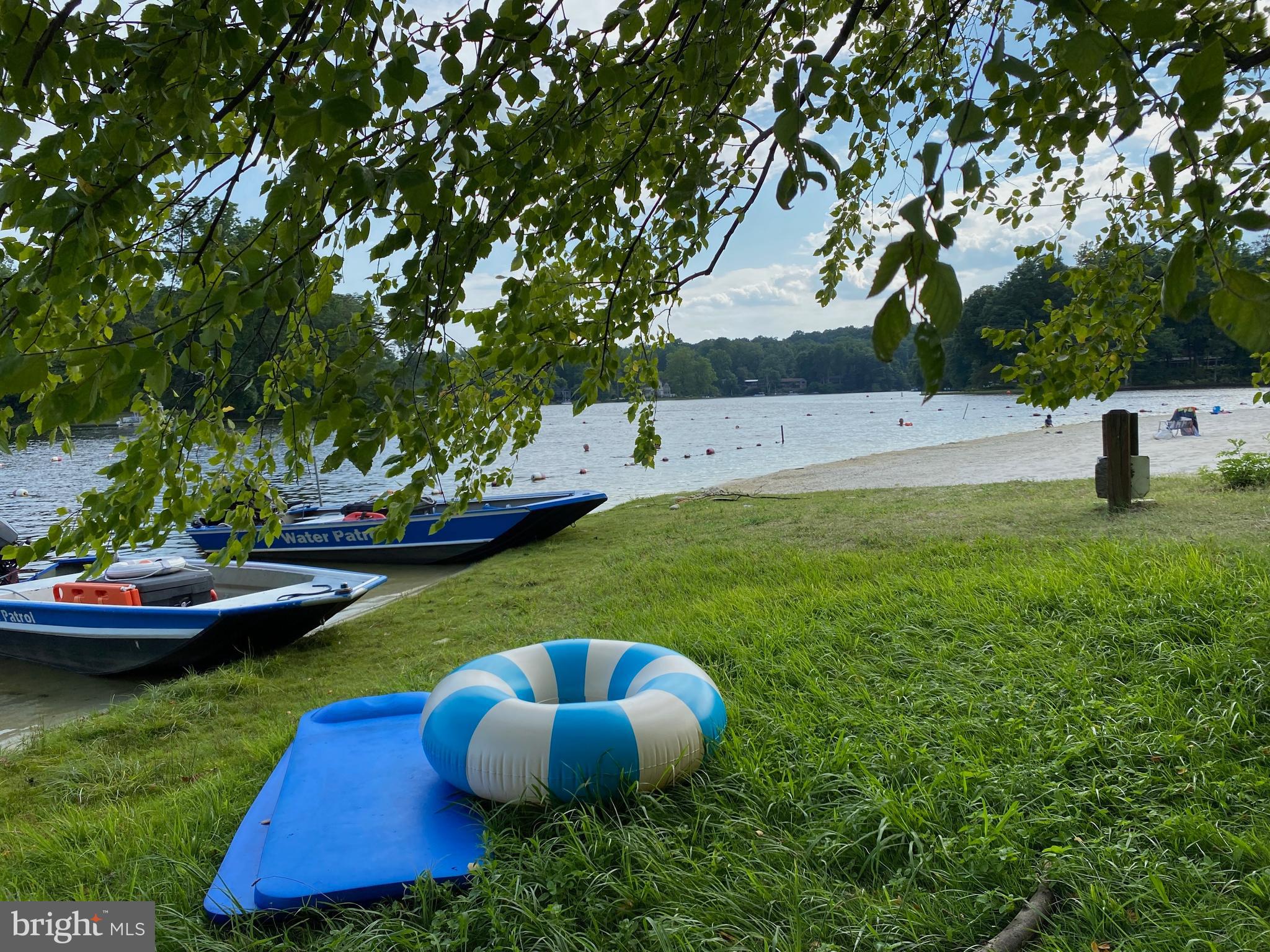 LAKE BARCROFT - Residential