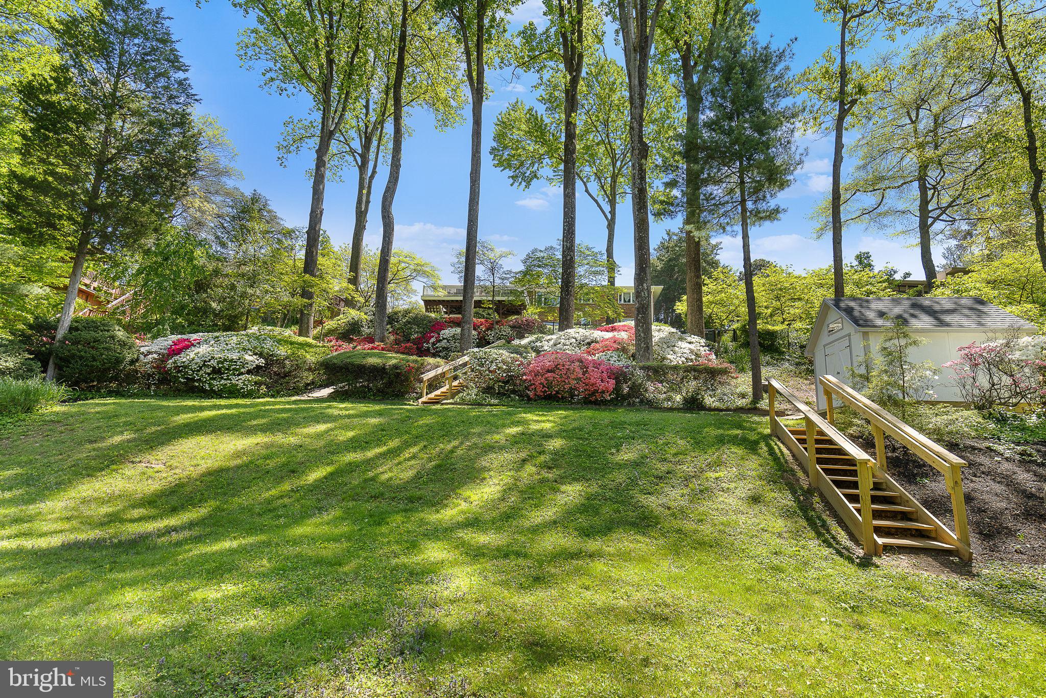 LAKE BARCROFT - Residential