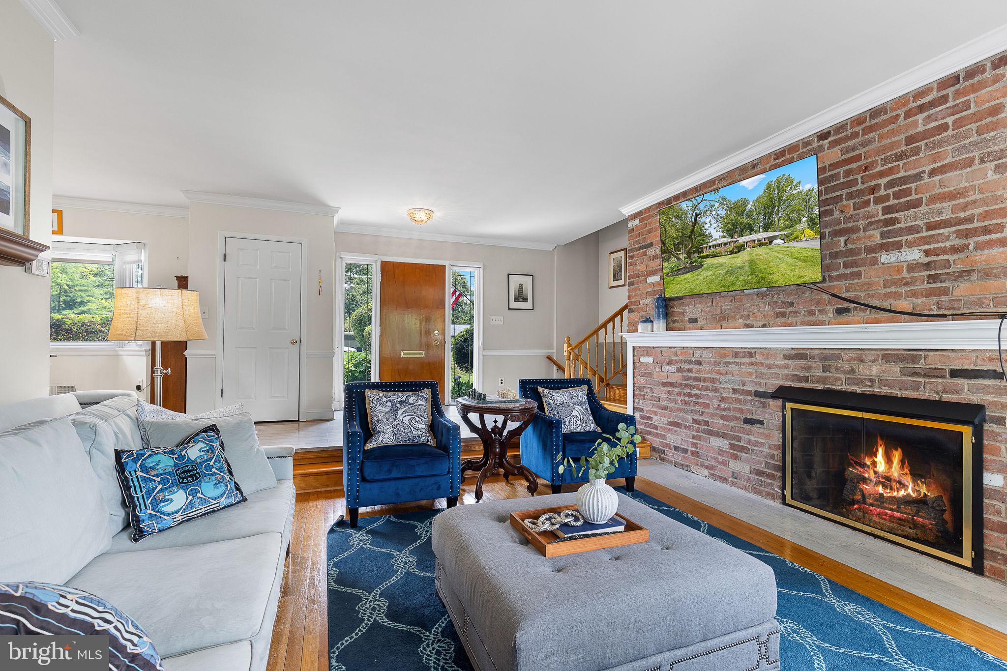 LAKE BARCROFT - Residential