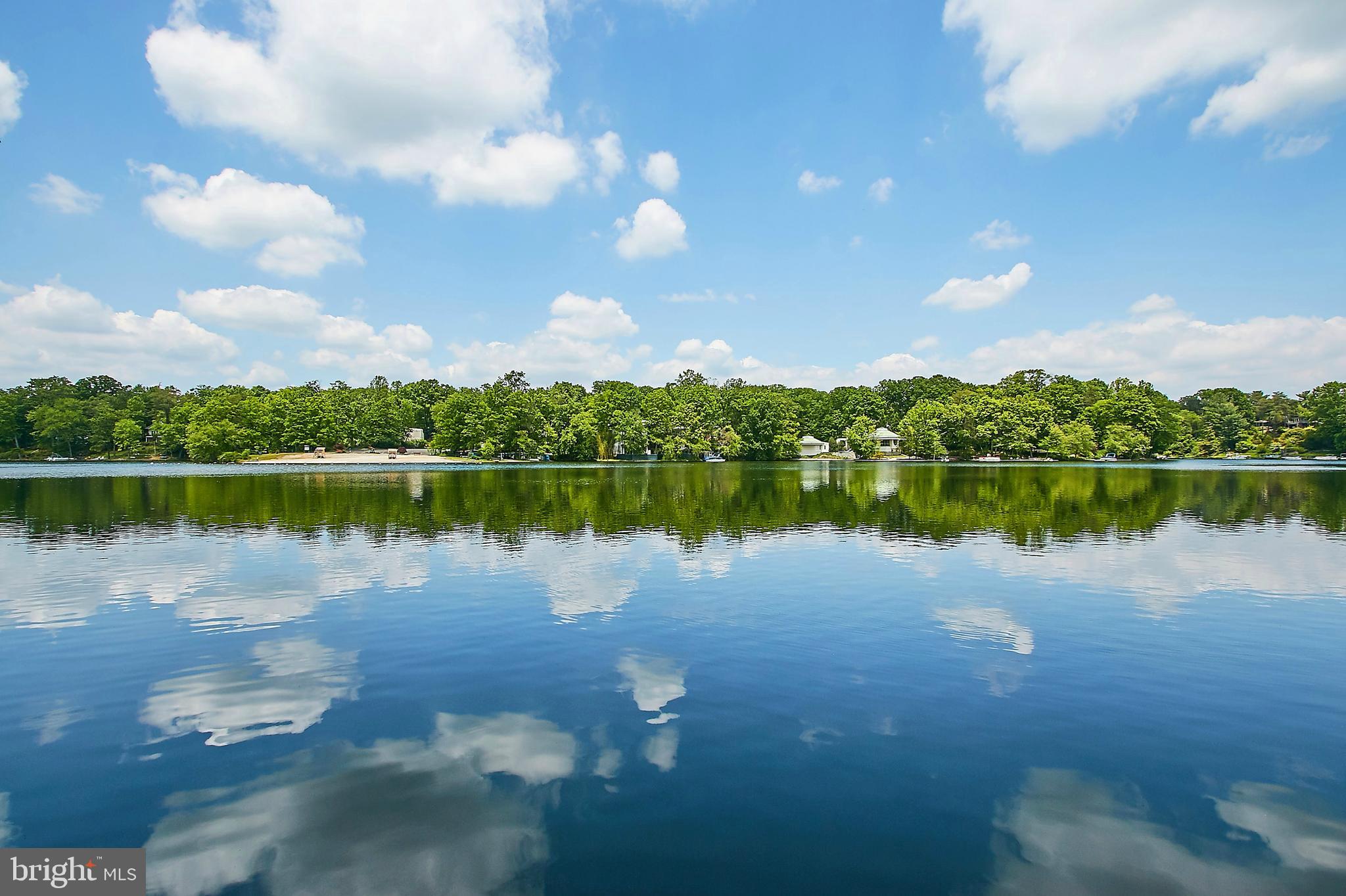 LAKE BARCROFT - Residential
