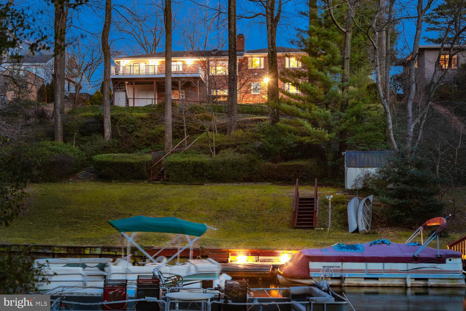 LAKE BARCROFT - Residential