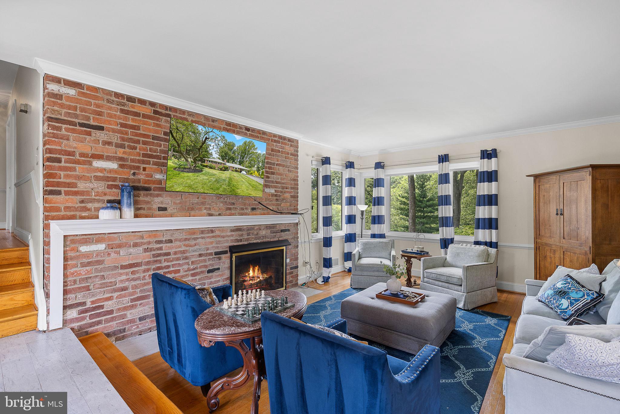 LAKE BARCROFT - Residential