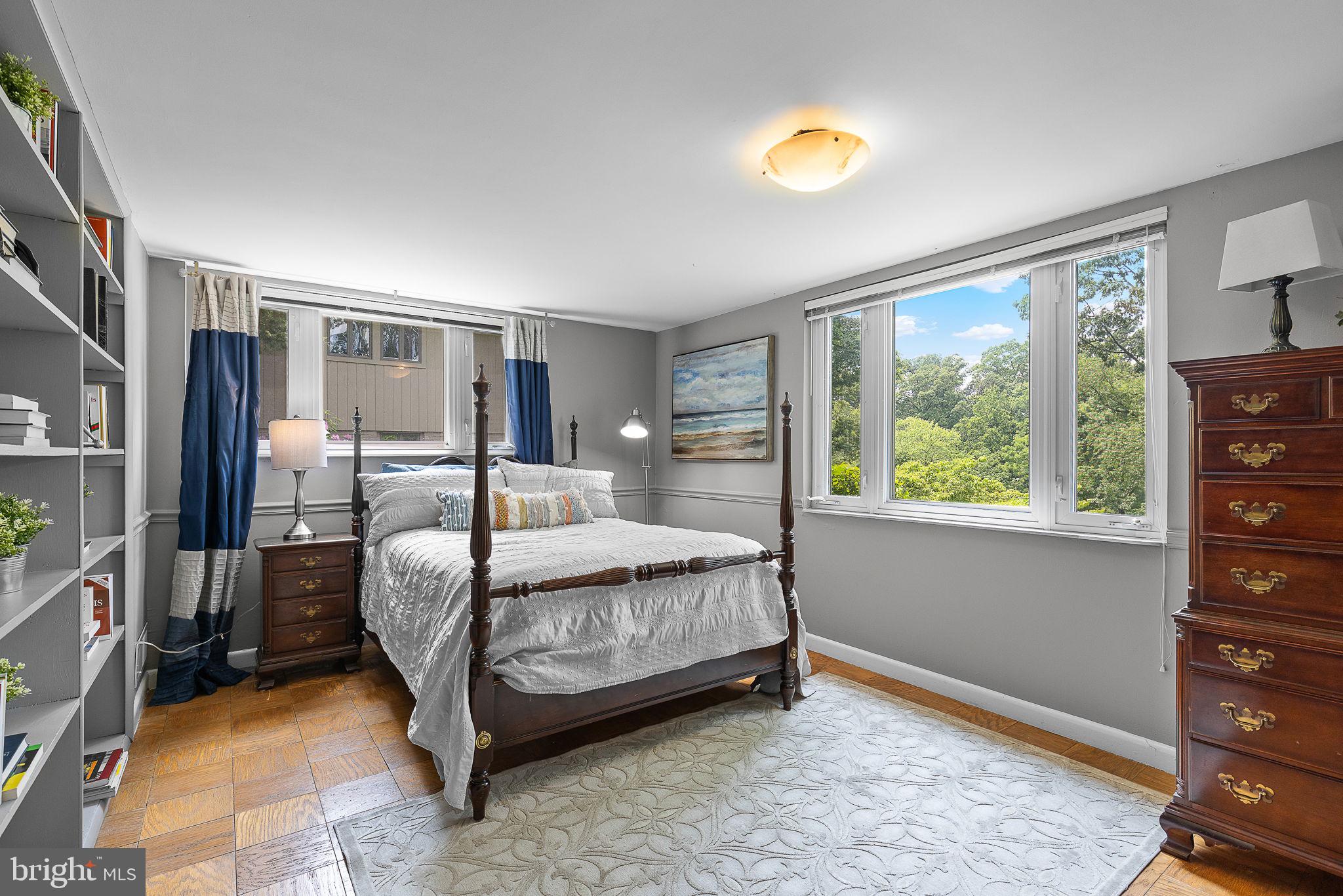 LAKE BARCROFT - Residential