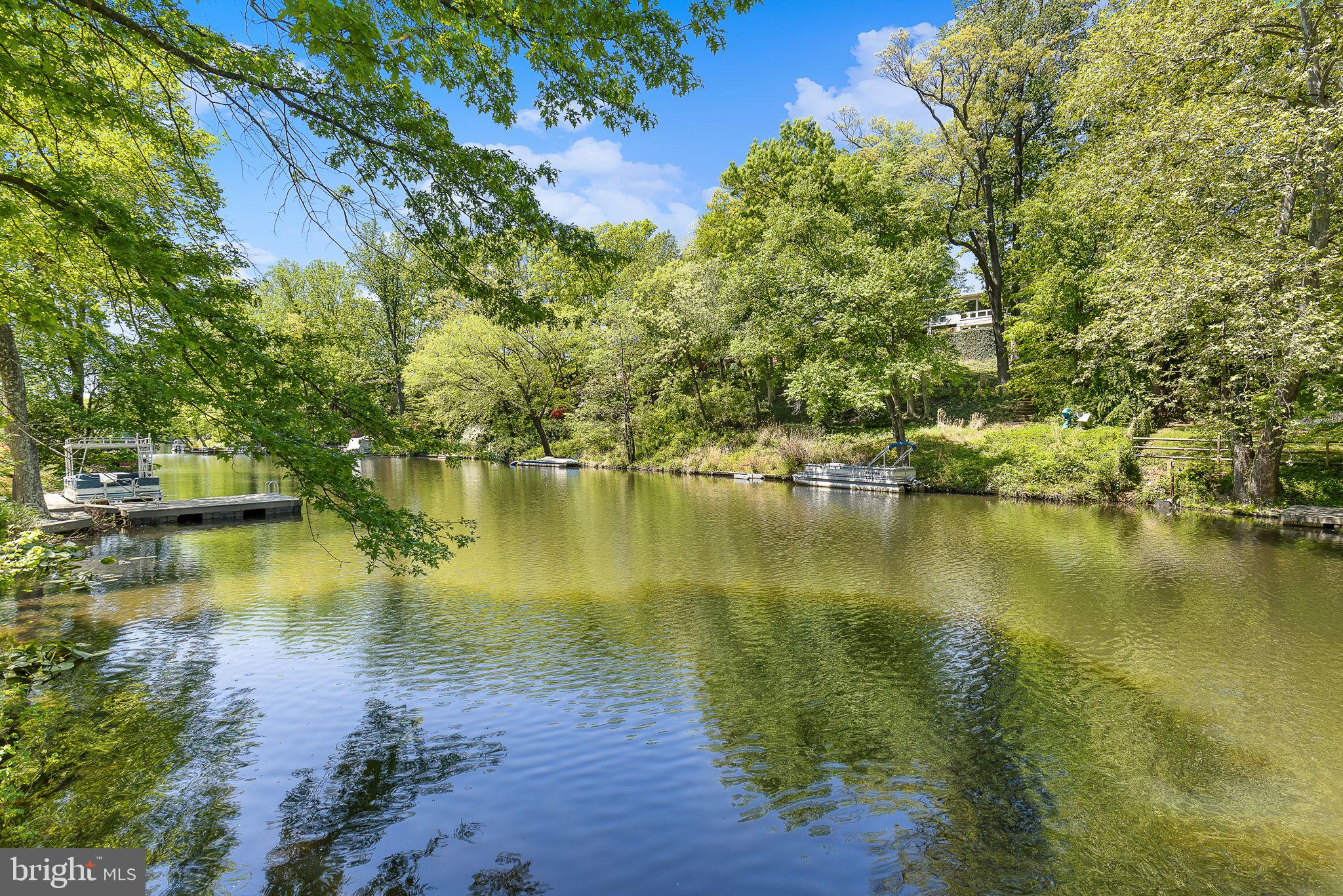 LAKE BARCROFT - Residential