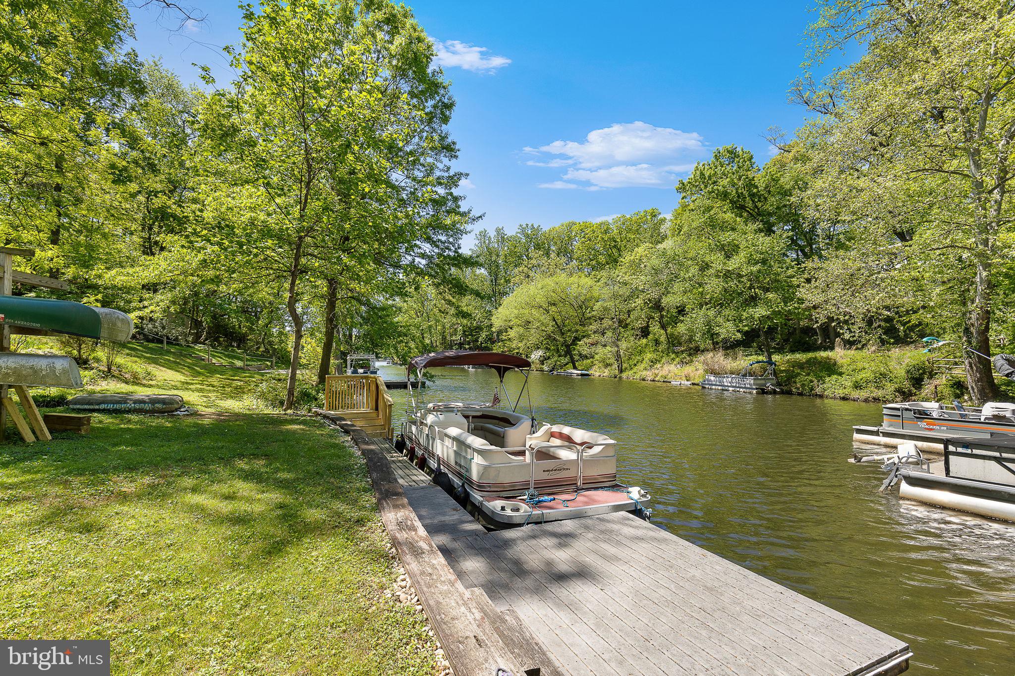 LAKE BARCROFT - Residential