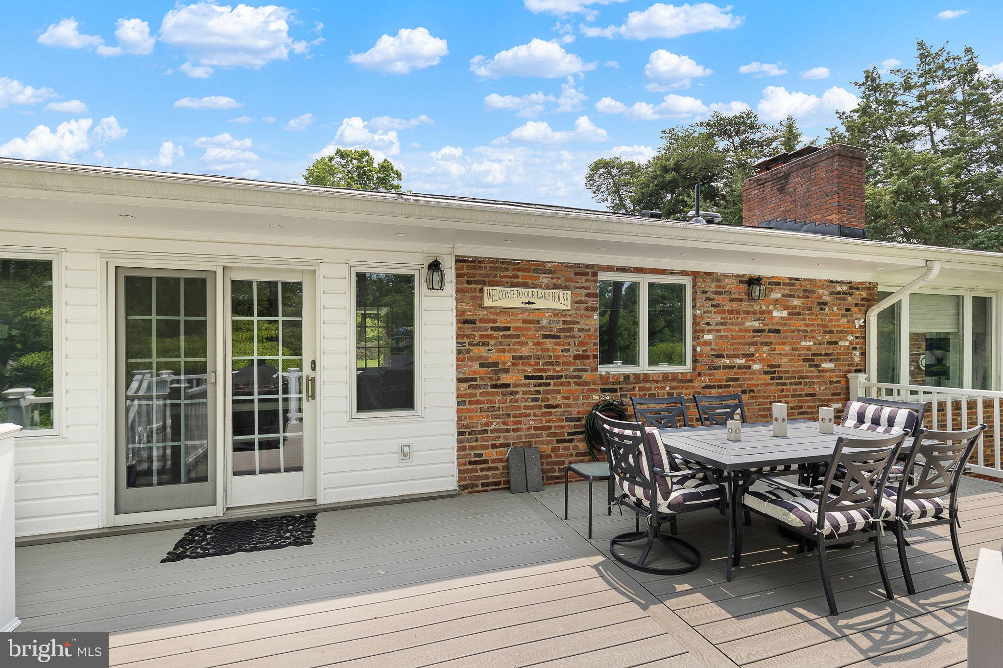 LAKE BARCROFT - Residential