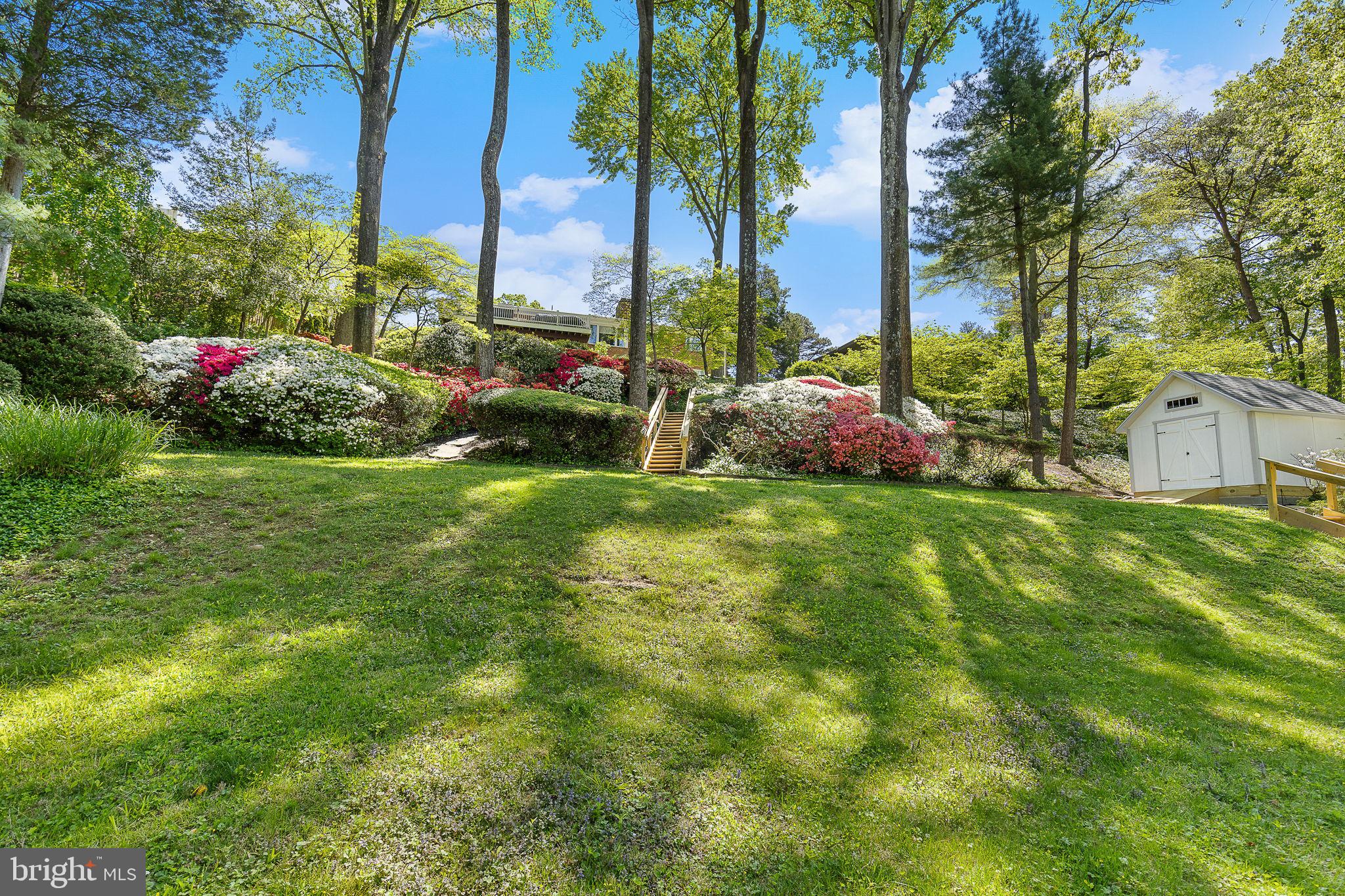 LAKE BARCROFT - Residential