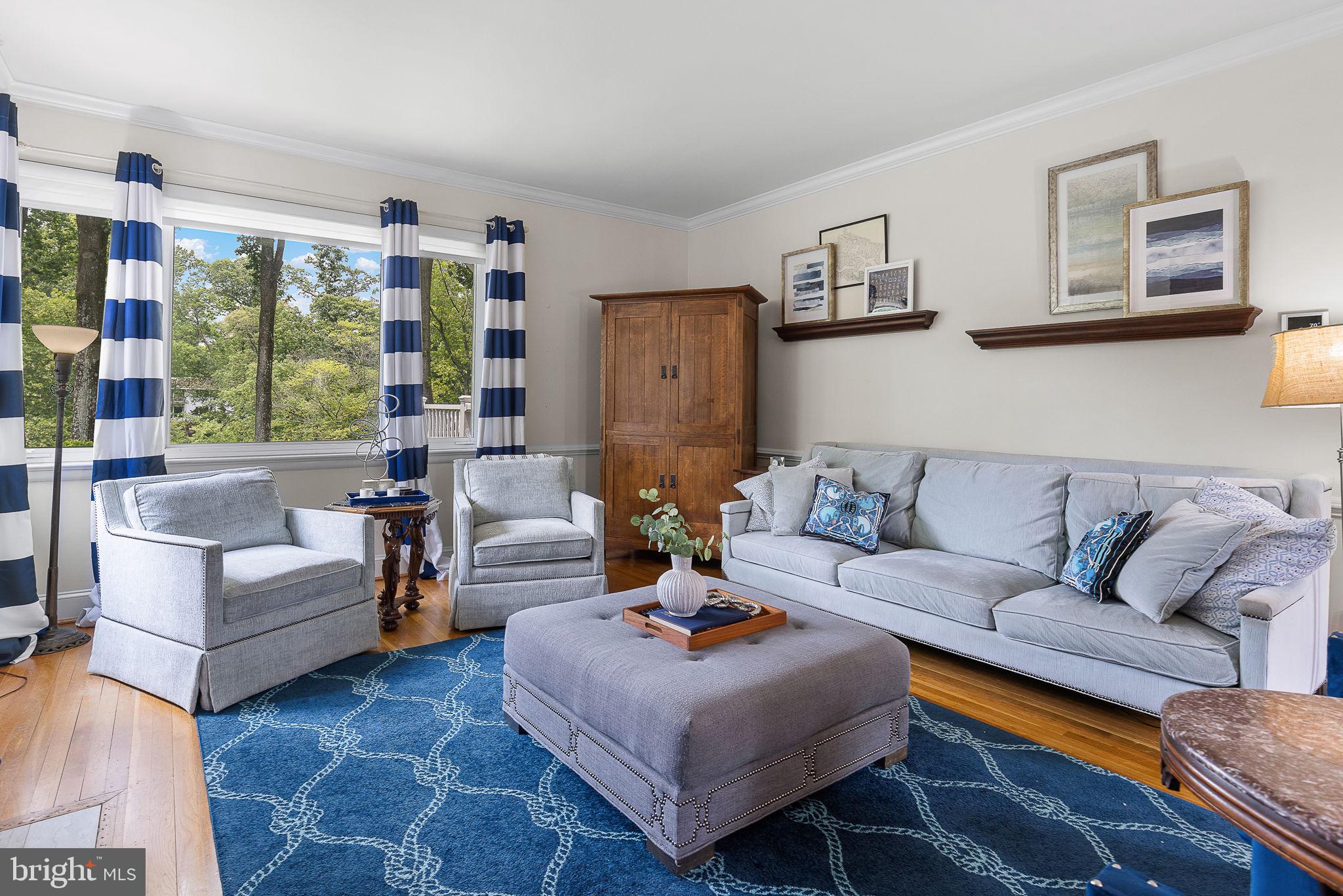 LAKE BARCROFT - Residential