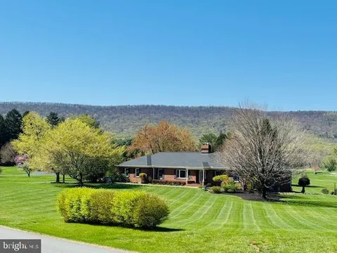 15700 Berkeley Drive, Haymarket, VA MLS: VAPW2088288