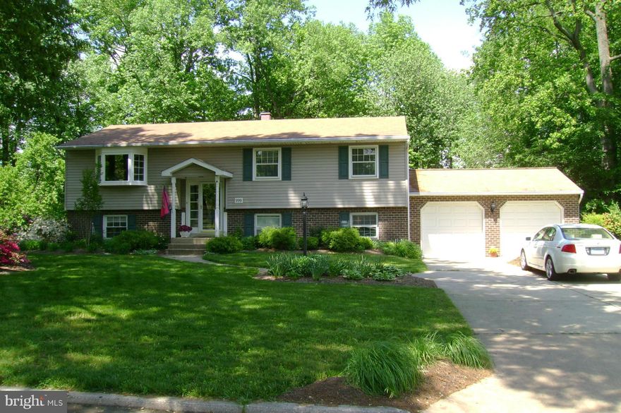 This is one great rental!  Tucked away on a quiet no-through street, this single family home is sure to "Wow".  Newly refinished Hardwoods on the entire main level and new carpet on the lower level.  Clean, updated 3 full baths, 2 car garage, huge deck, screened gazebo and a half acre lot all in the Broadneck school district! Pets are case by case, Sorry no vouchers.