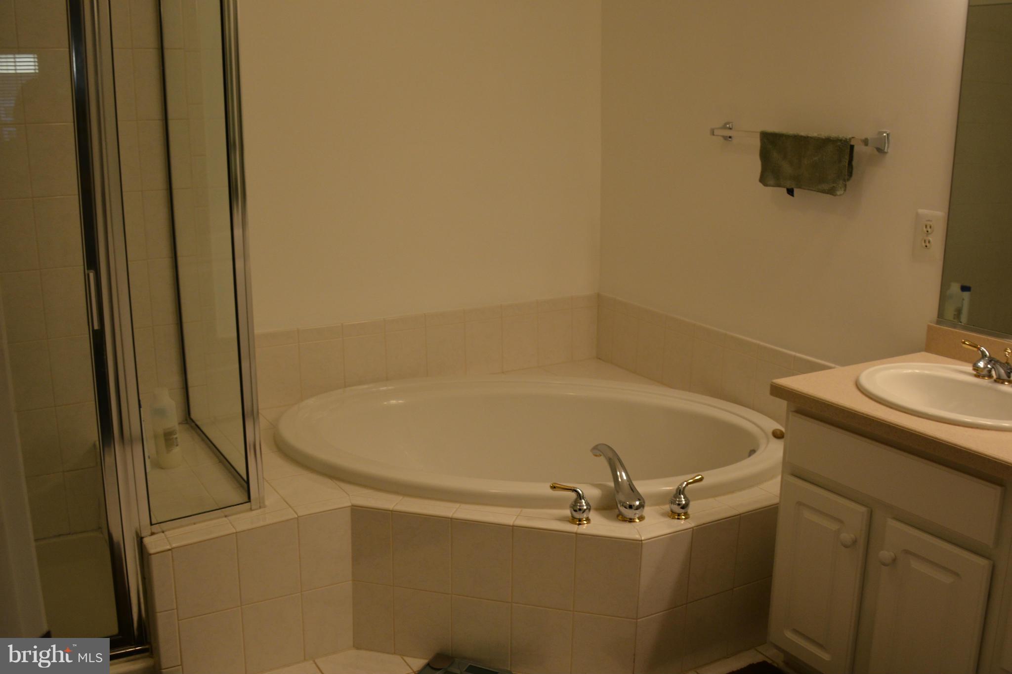 KING FARM VILLAGE - Residential Lease