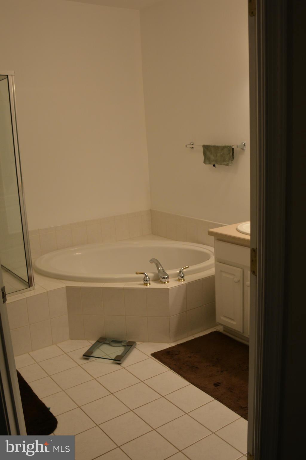 KING FARM VILLAGE - Residential Lease